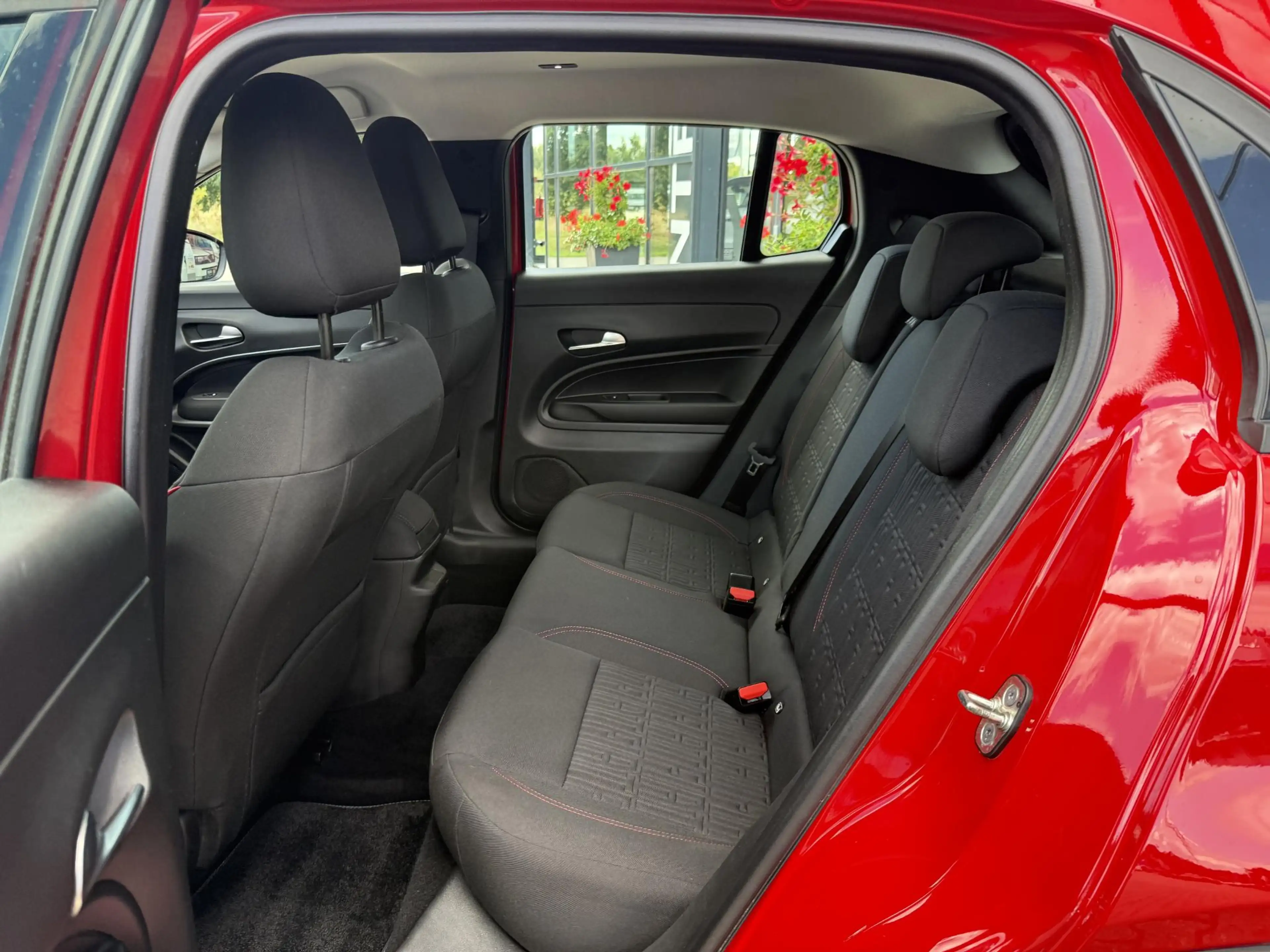 Fiat 600e RED 54 kWh *Cruise Control & LED* — photo 10