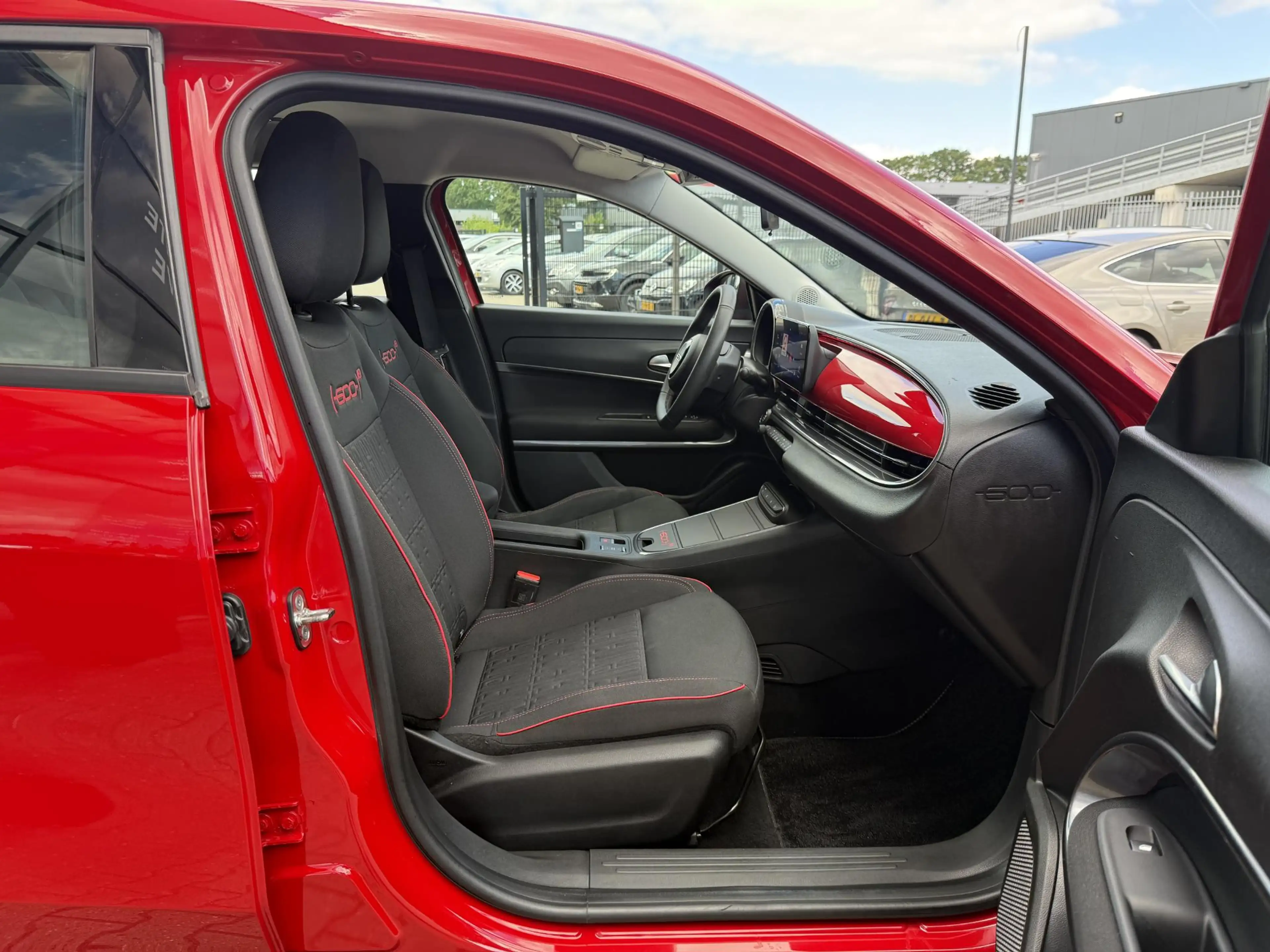 Fiat 600e RED 54 kWh *Cruise Control & LED* — photo 13