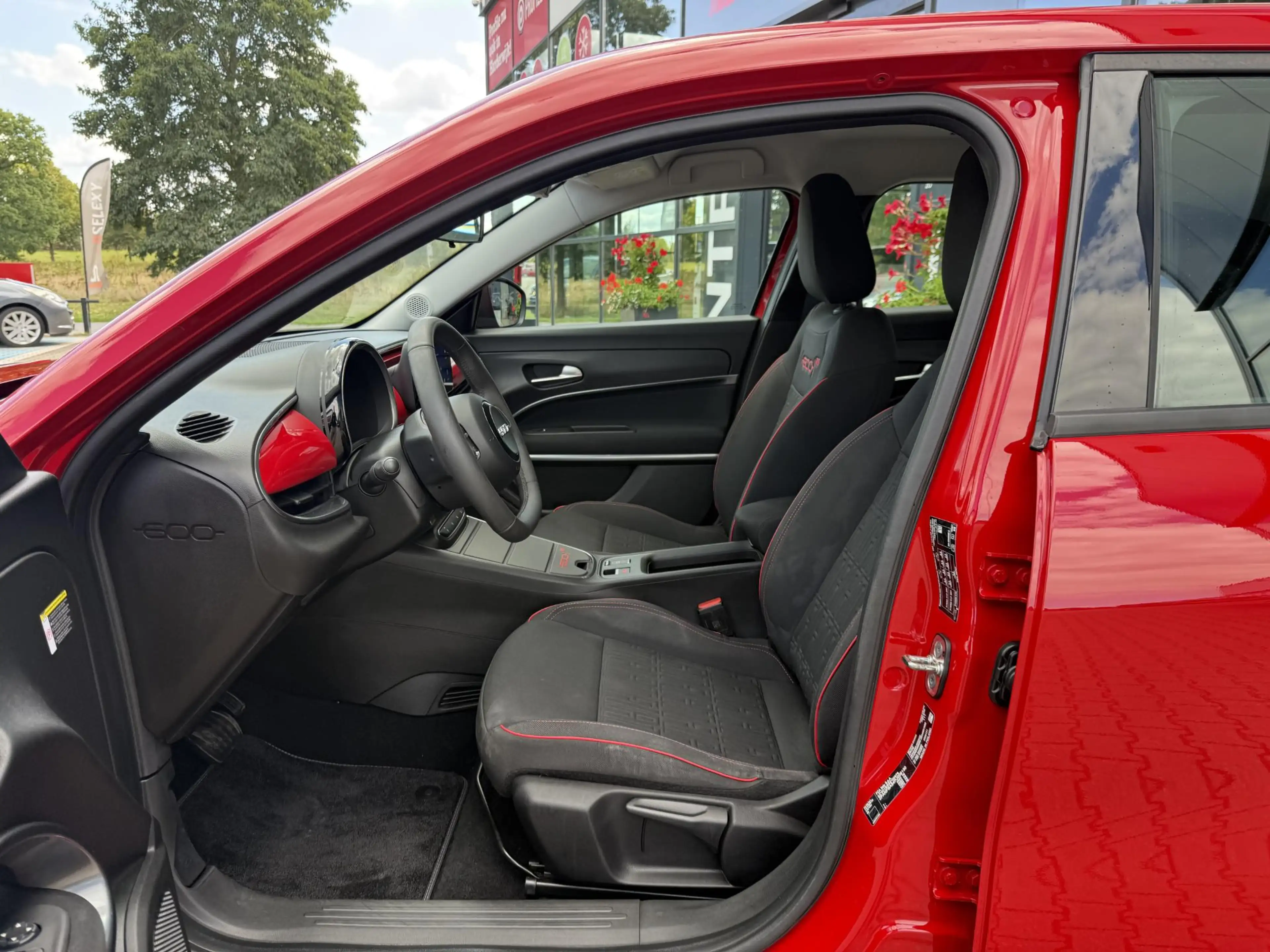 Fiat 600e RED 54 kWh *Cruise Control & LED* — photo 9