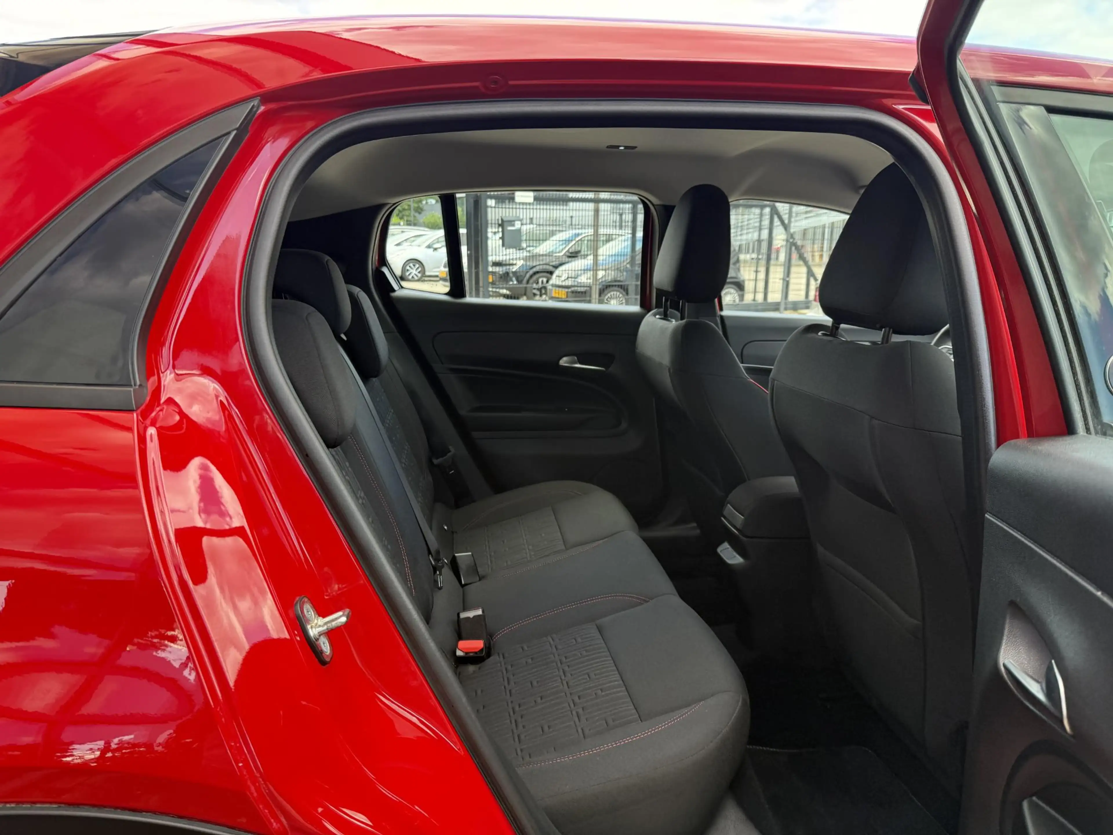 Fiat 600e RED 54 kWh *Cruise Control & LED* — photo 12