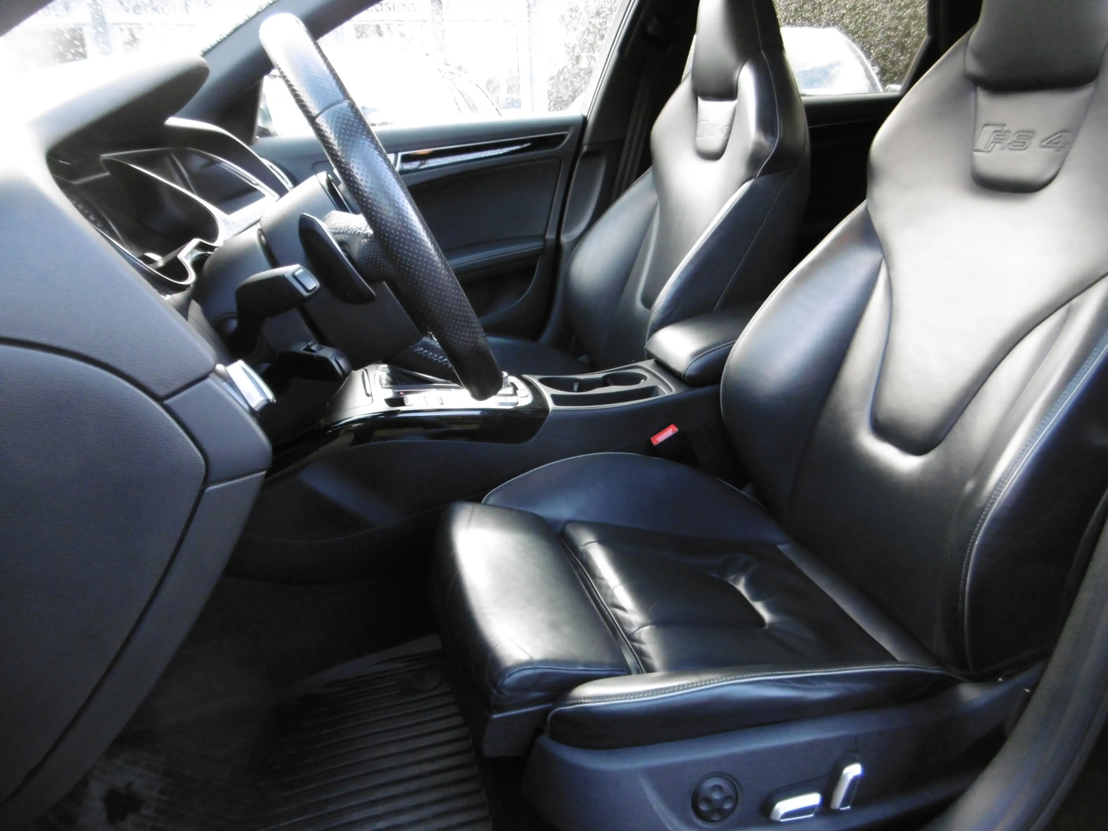 Audi RS4 4.2FSI quattro Avant Aut.Leder Pano Xen ACC — photo 8