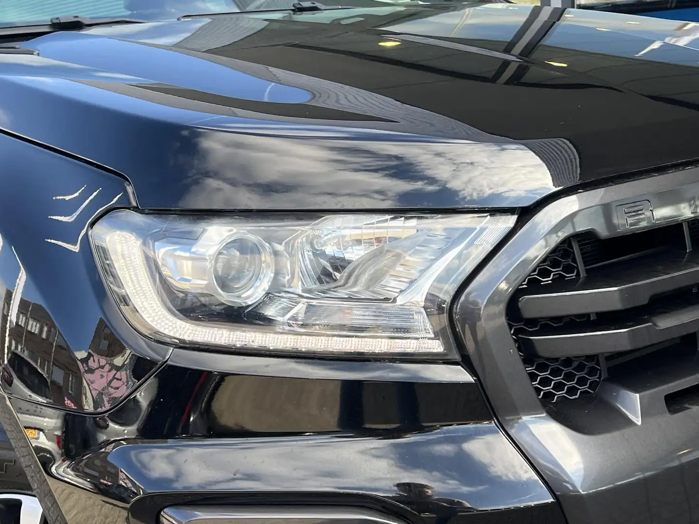 Ford Ranger 3.2 TDCi Wildtrak Supercab ZUID | Trekhaak | 3.500 Zwart - 2