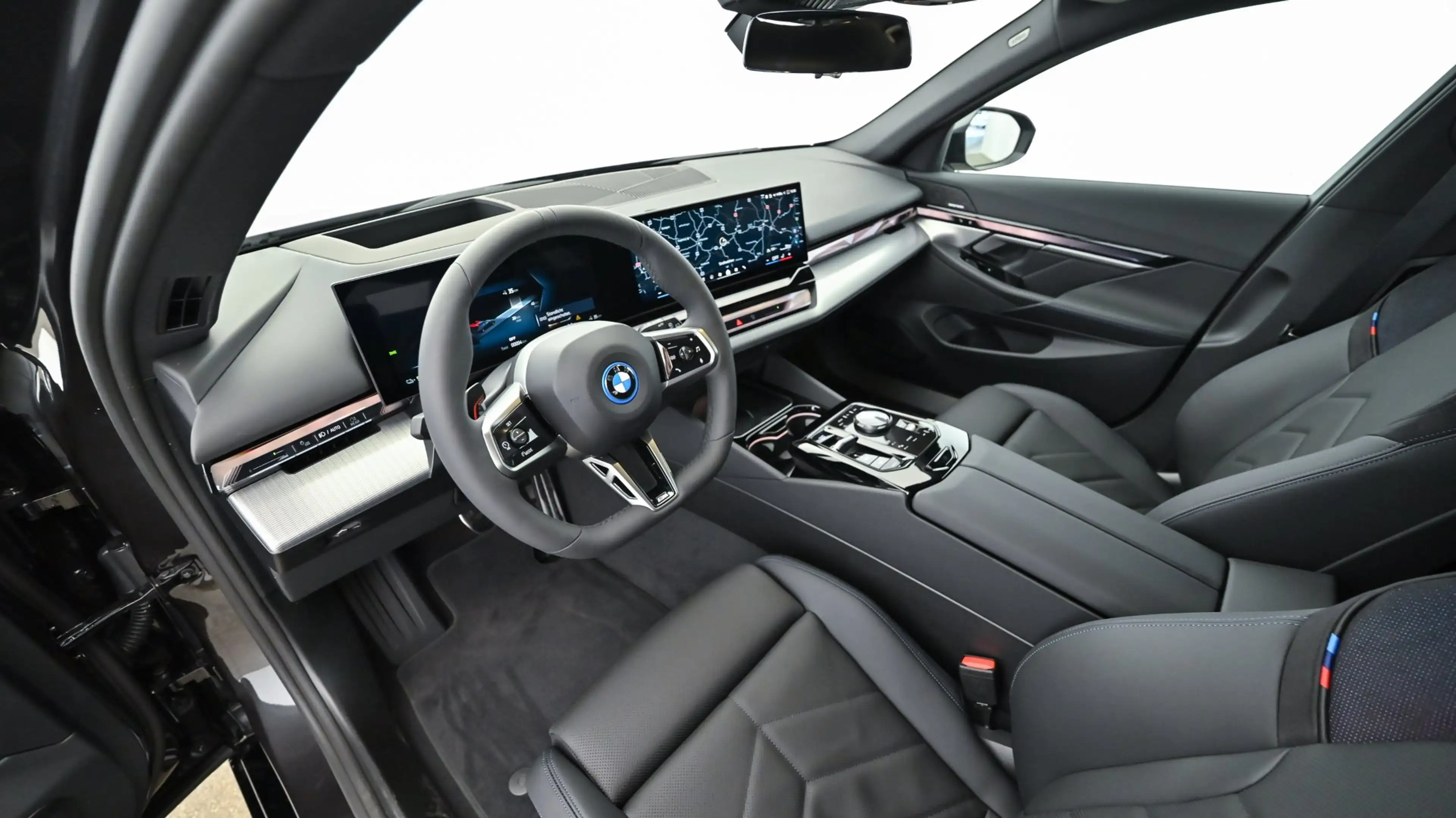 BMW i5 xDrive40 — photo 15