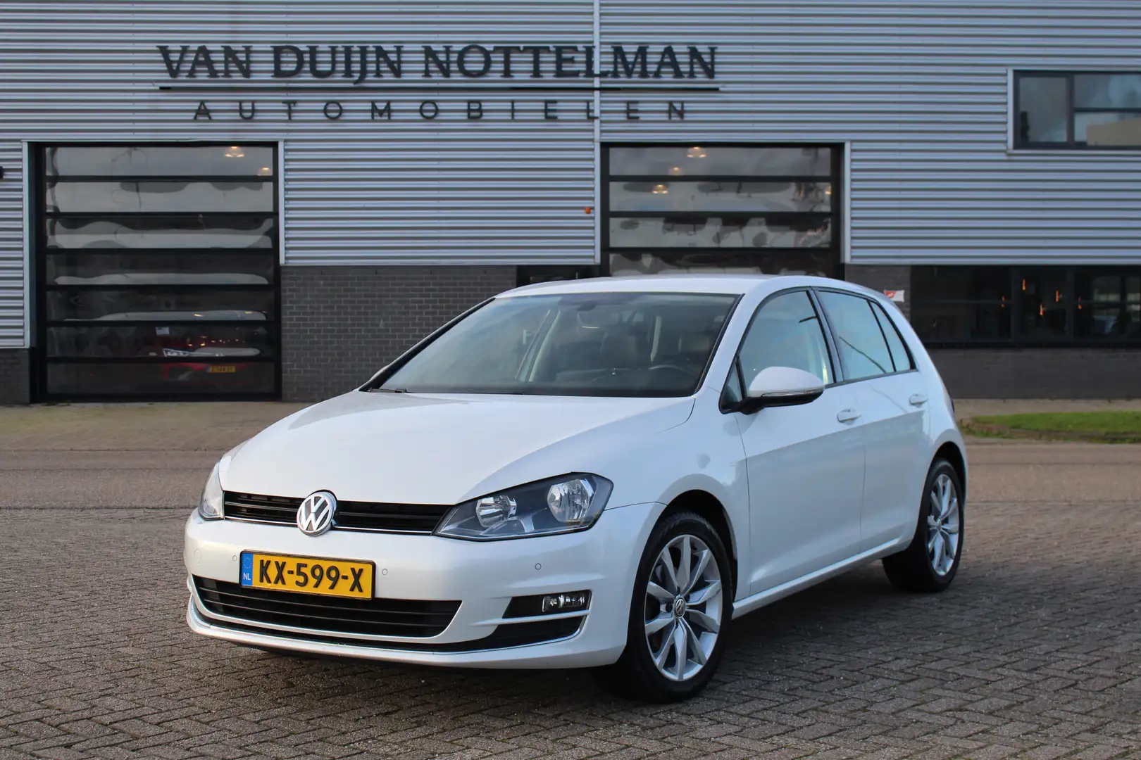 Volkswagen Golf 1.2 TSI Connected Series / Carplay / Camera / N.A. Blanc - 1