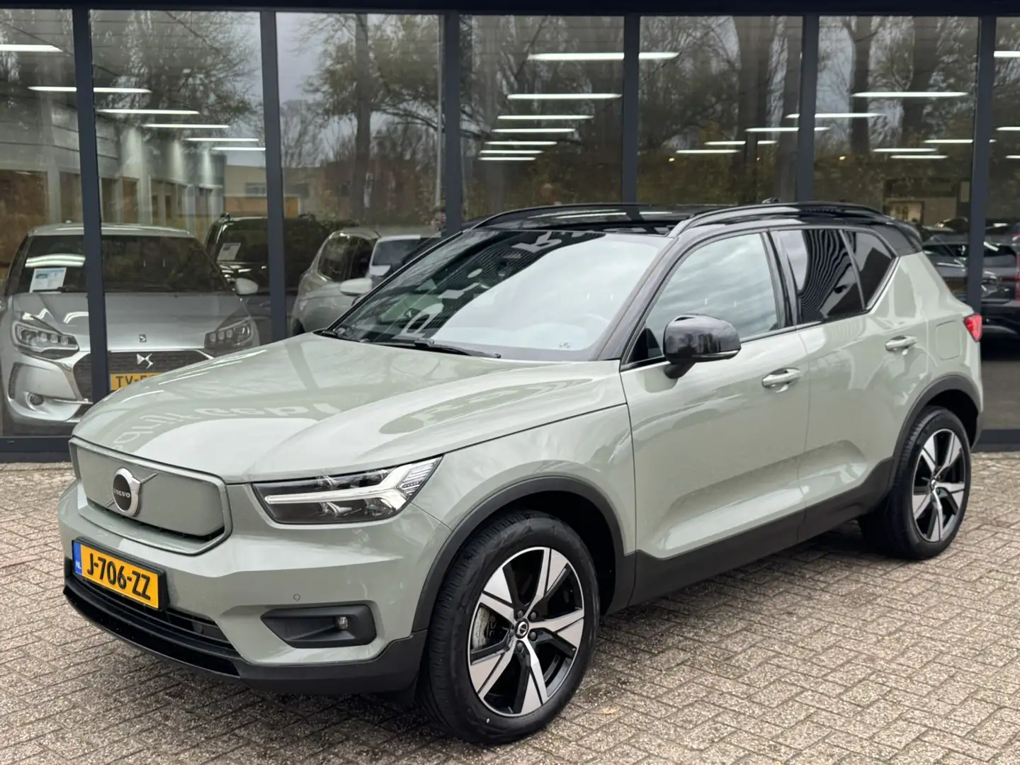 Volvo XC40 Recharge P8 AWD R-Design*93%SOH*LED*ACC*AHK* Vert - 2