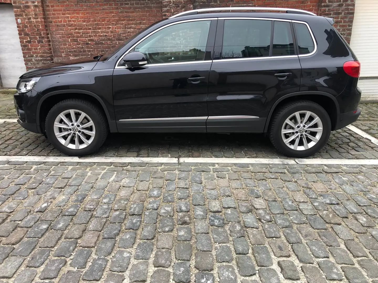 Volkswagen Tiguan Tiguan 2.0 CR TDi 4Mot. Sport Zwart - 2