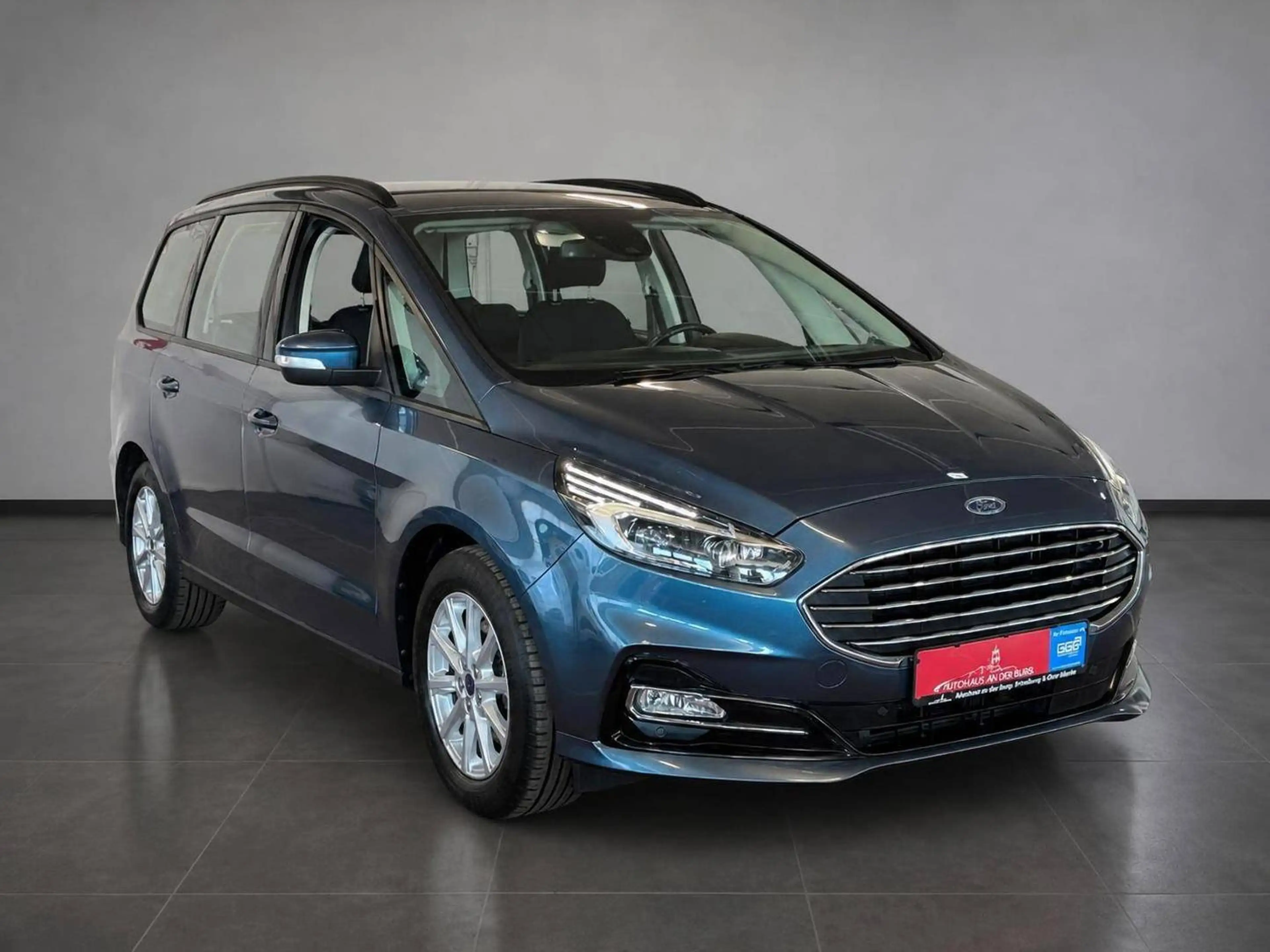 Ford Galaxy Hybrid Titanium — photo 3