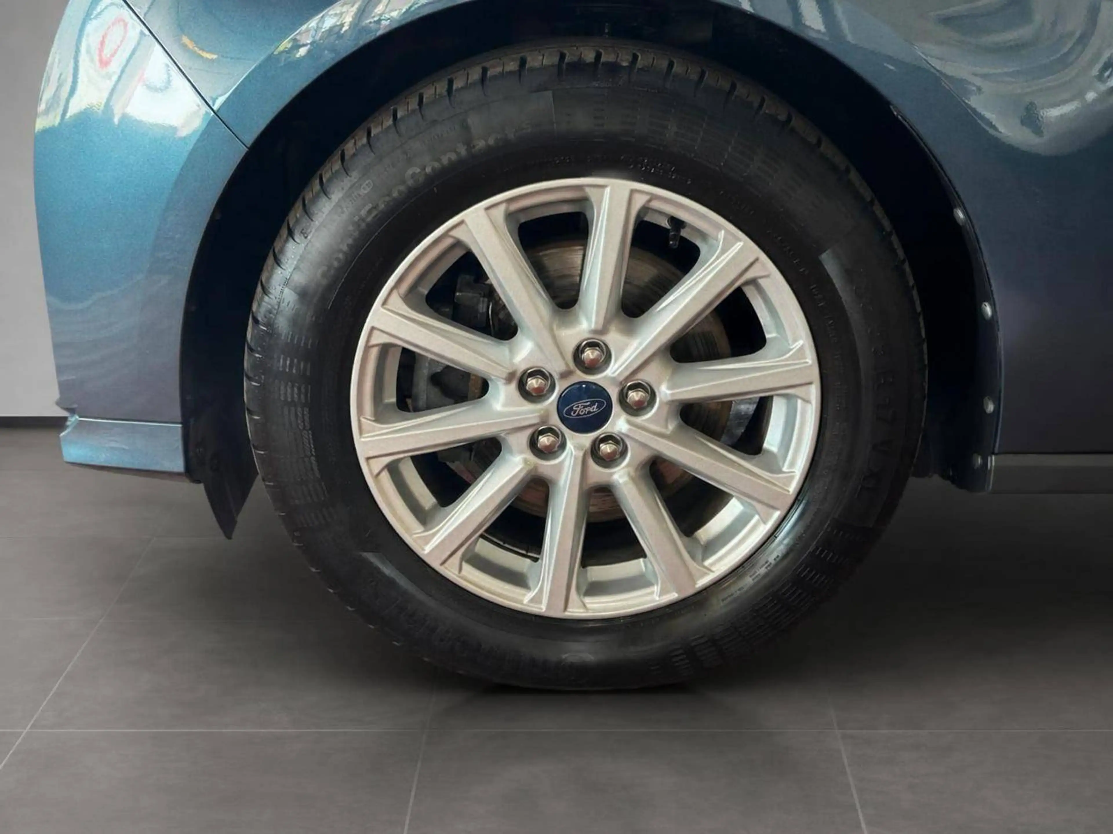 Ford Galaxy Hybrid Titanium — photo 8