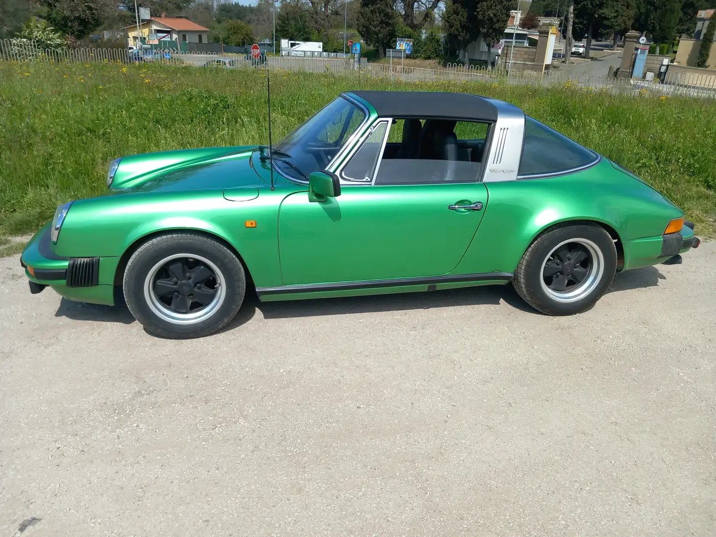 Porsche 911 Targa Verde - 1