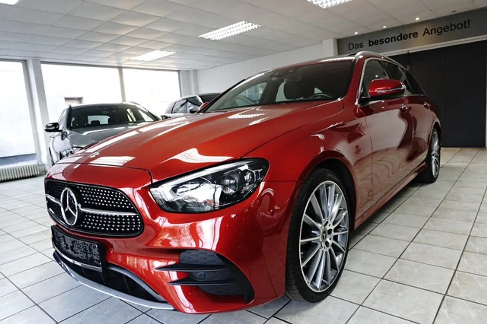 Mercedes-Benz E 450 4M T 9G AMG LINE ABC DISTR. MBUX HUD AHK Rot - 2