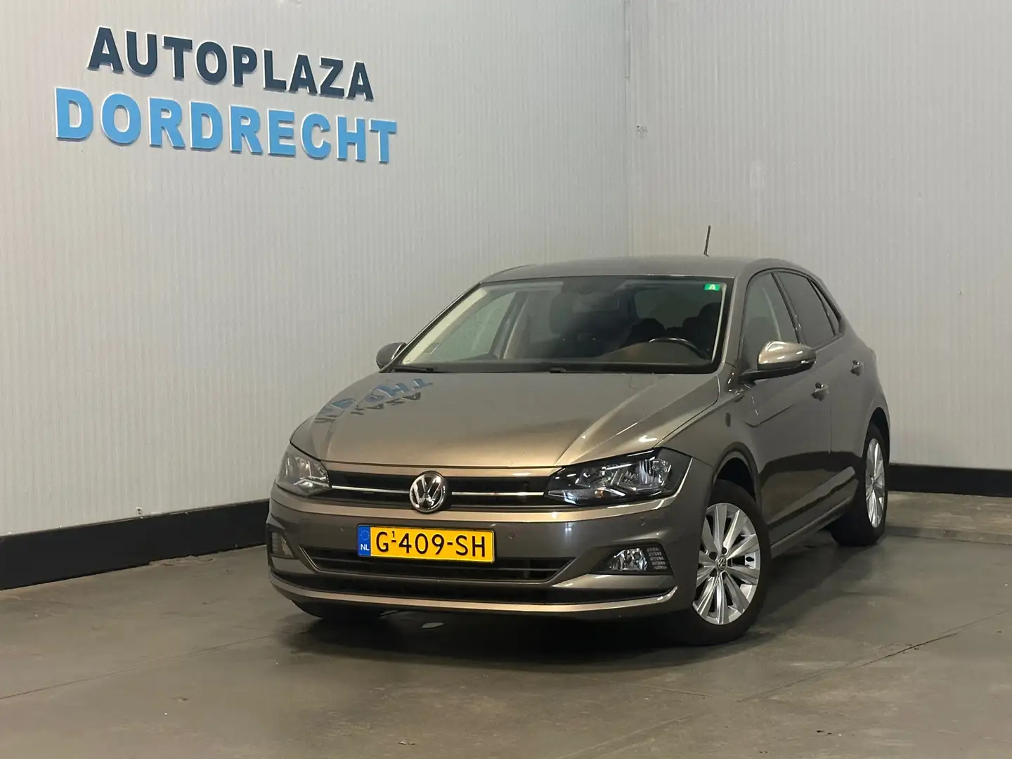 Volkswagen Polo 1.0 TSI Comfortline Business Virtual / PDC / Navi Grijs - 2