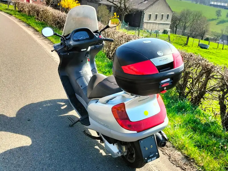 Honda FES 250 - foto 2