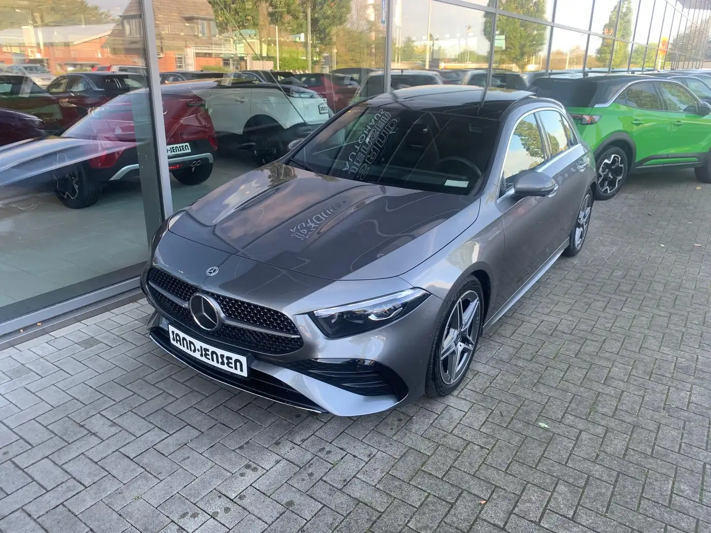 Mercedes-Benz A 200 AMG Line Premium Plus HUD Distr Keyles Grey - 2