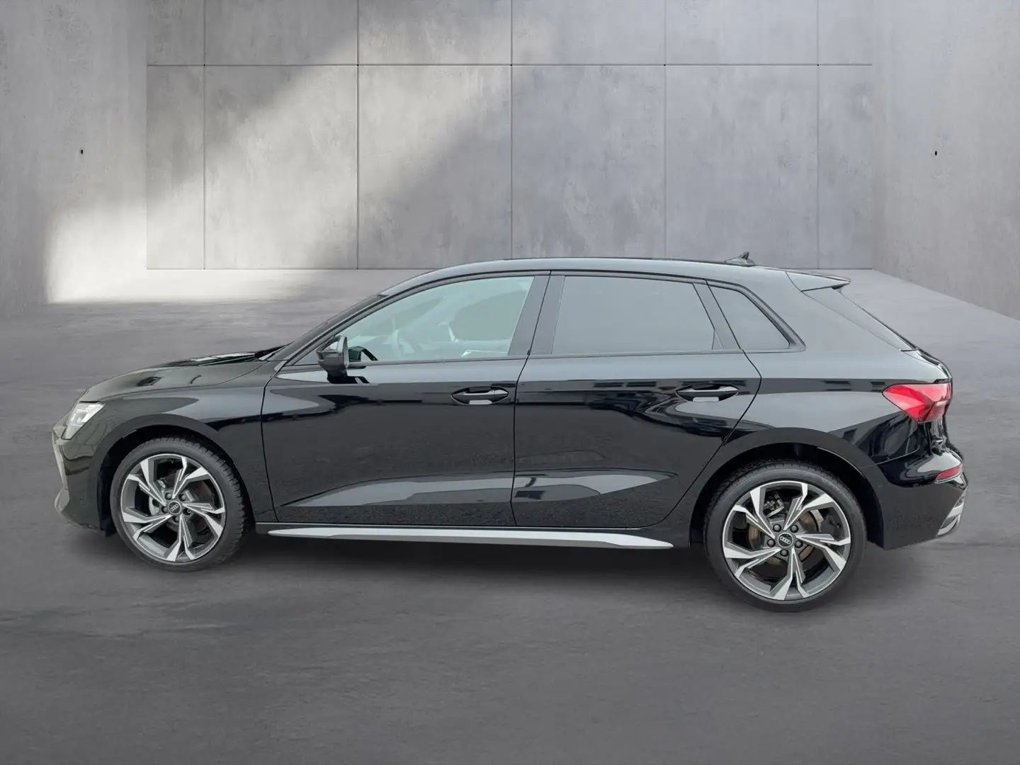 Audi A3 30 TFSI Schwarz - 2
