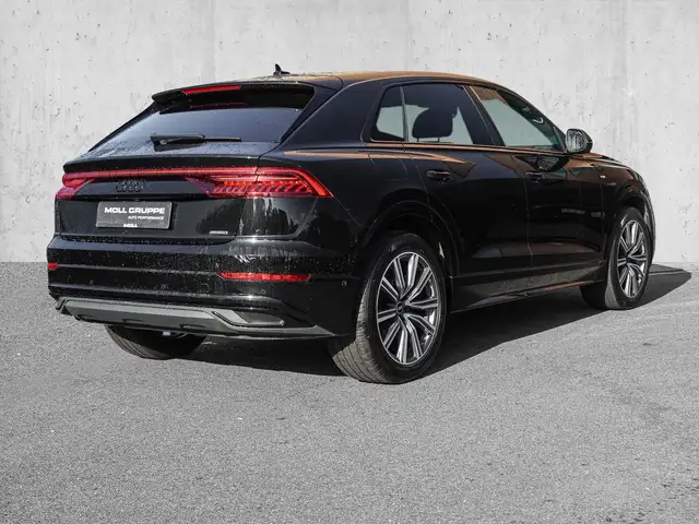 Audi Q8 view 4