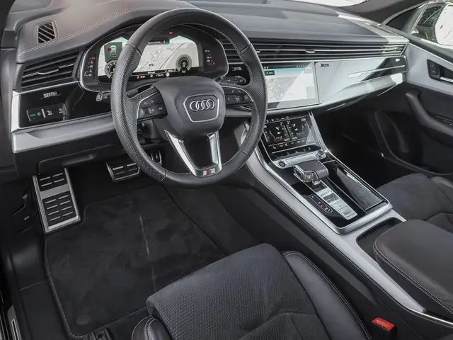 Audi Q8 view 9