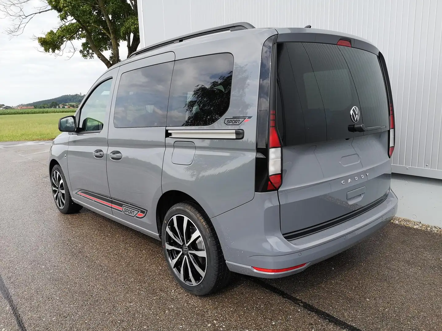 Volkswagen Caddy Family 2.0 TDI DSG Sport Edition Gris - 2