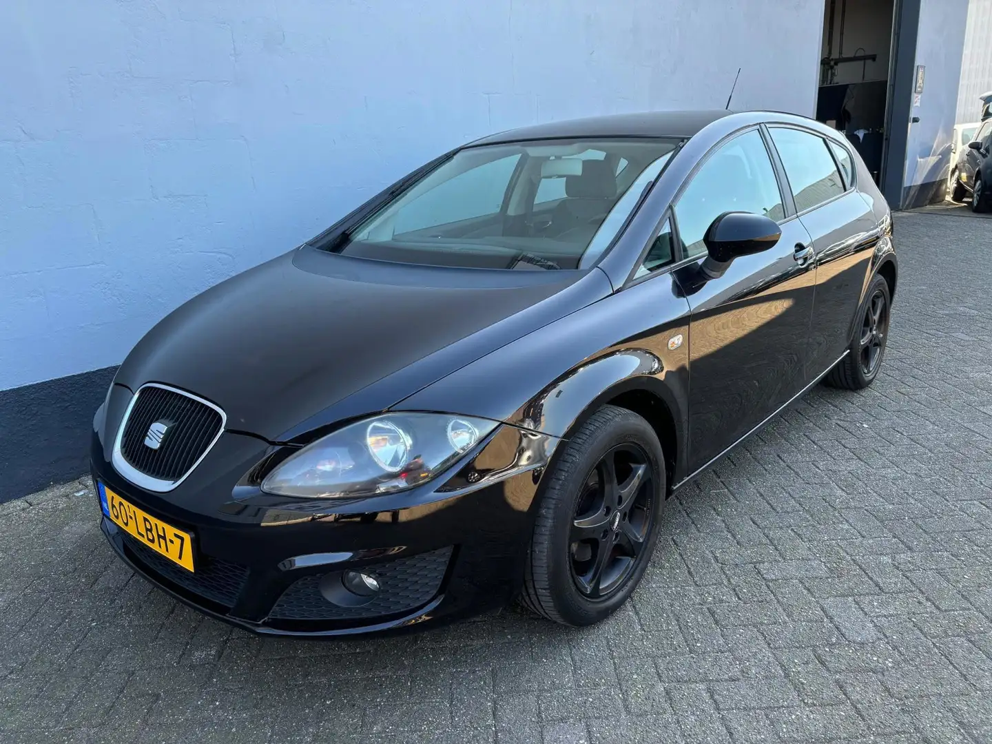 SEAT Leon 1.6 Hattrick Zwart - 1