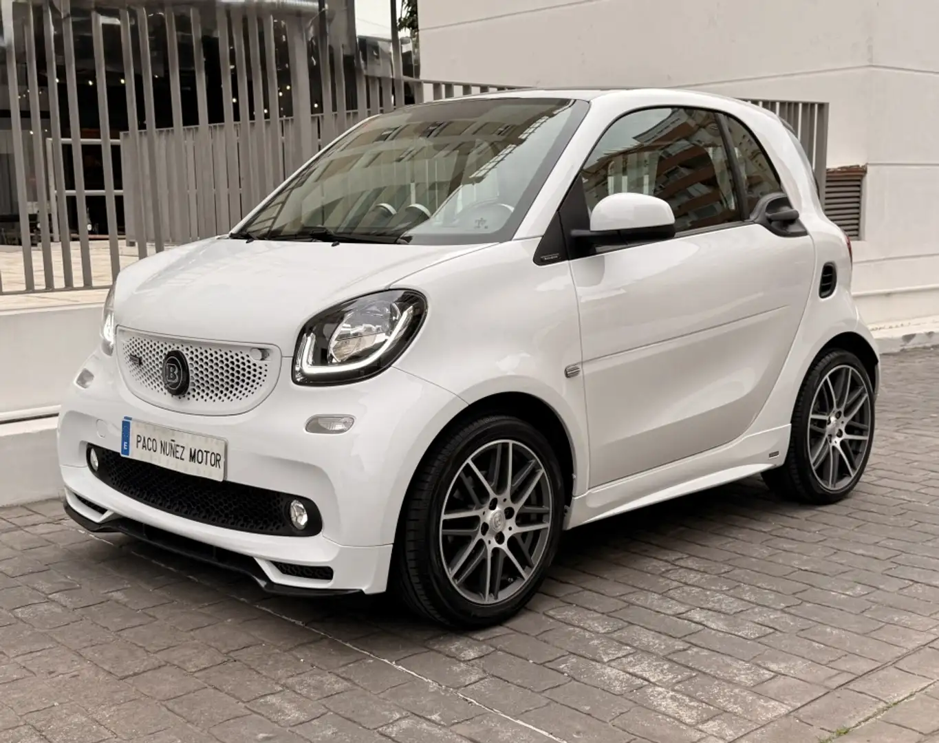 smart forTwo Coupé 80 Brabus Aut. Blanc - 1