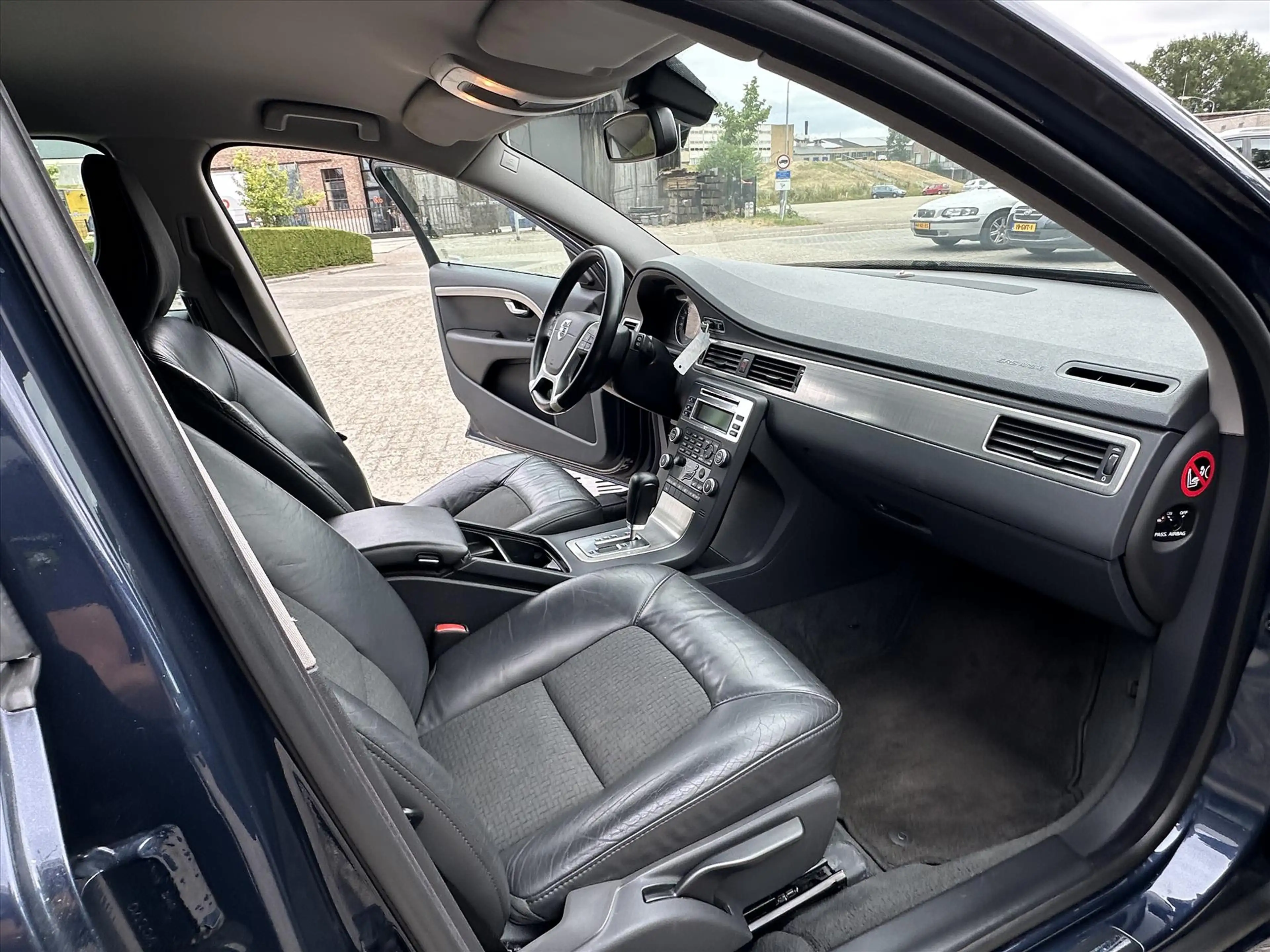Volvo V70 2.0 107KW FLEXIFUEL Momentum YOUNGTIMER — photo 13