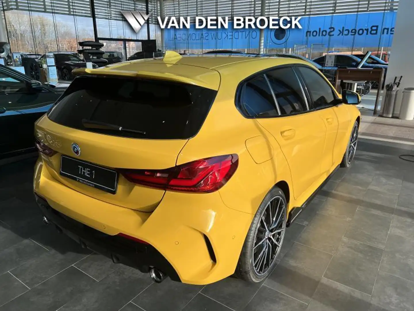 BMW 120 Hatch žuta - 2