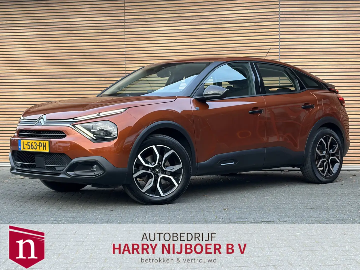 Citroen E-C4 Electric Feel 50 kWh DAB+ / Camera / Navigatie / SOH 90% Orange - 1