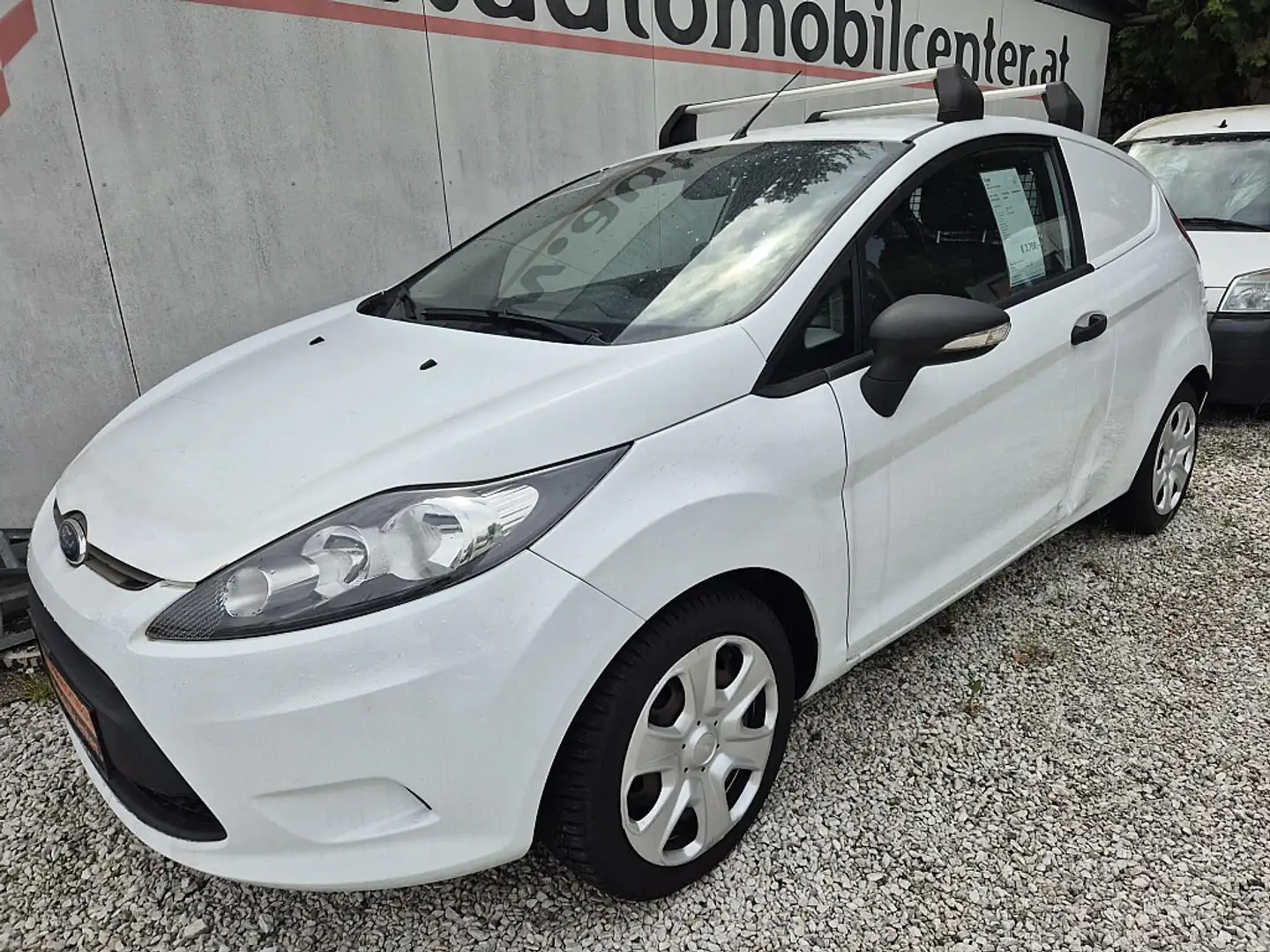 Ford Fiesta Fiesta Van 1,25 16V Basis Bílá - 1