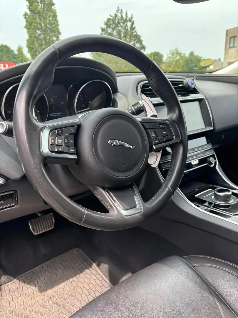 Jaguar XE XE D180 Aut. R-Dynamic SE Fekete - 2
