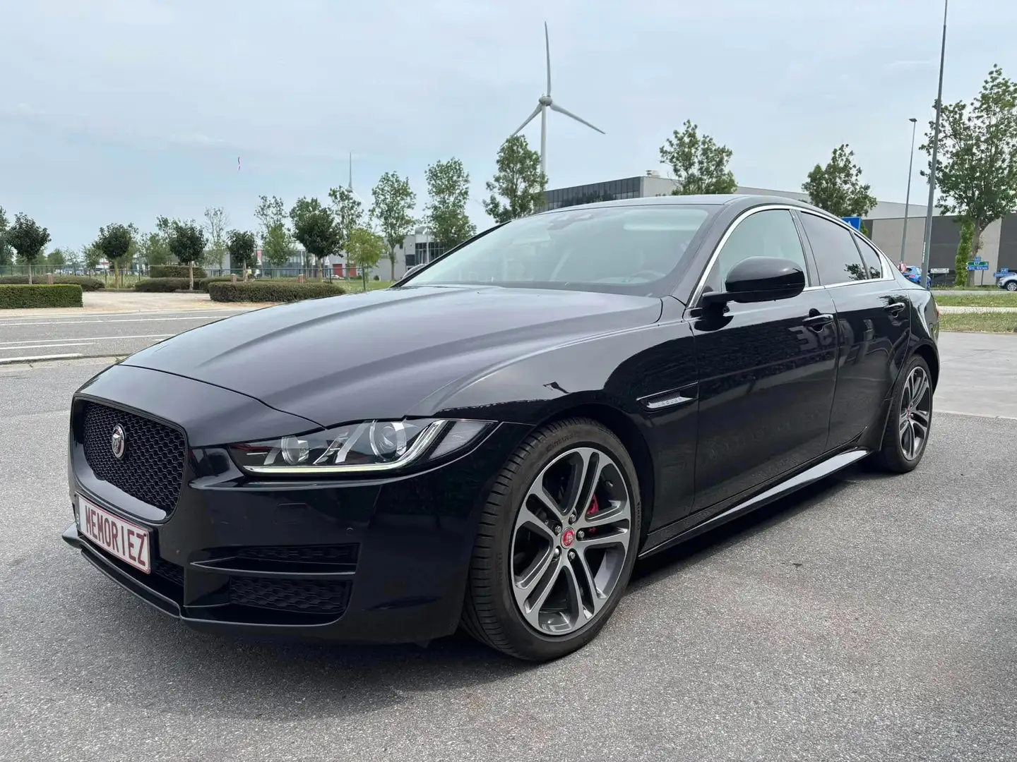 Jaguar XE XE D180 Aut. R-Dynamic SE Fekete - 1