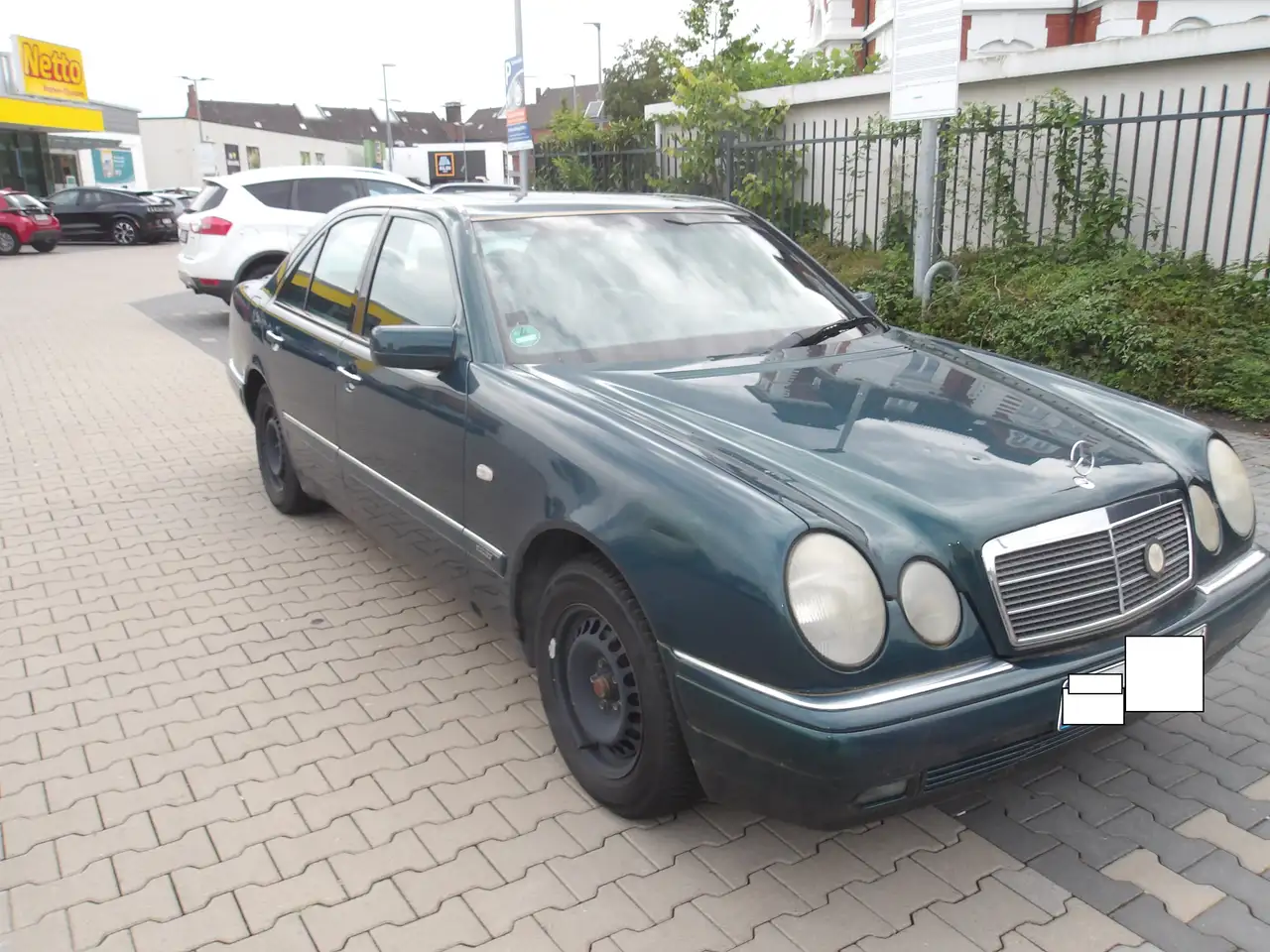 Mercedes-Benz E 230