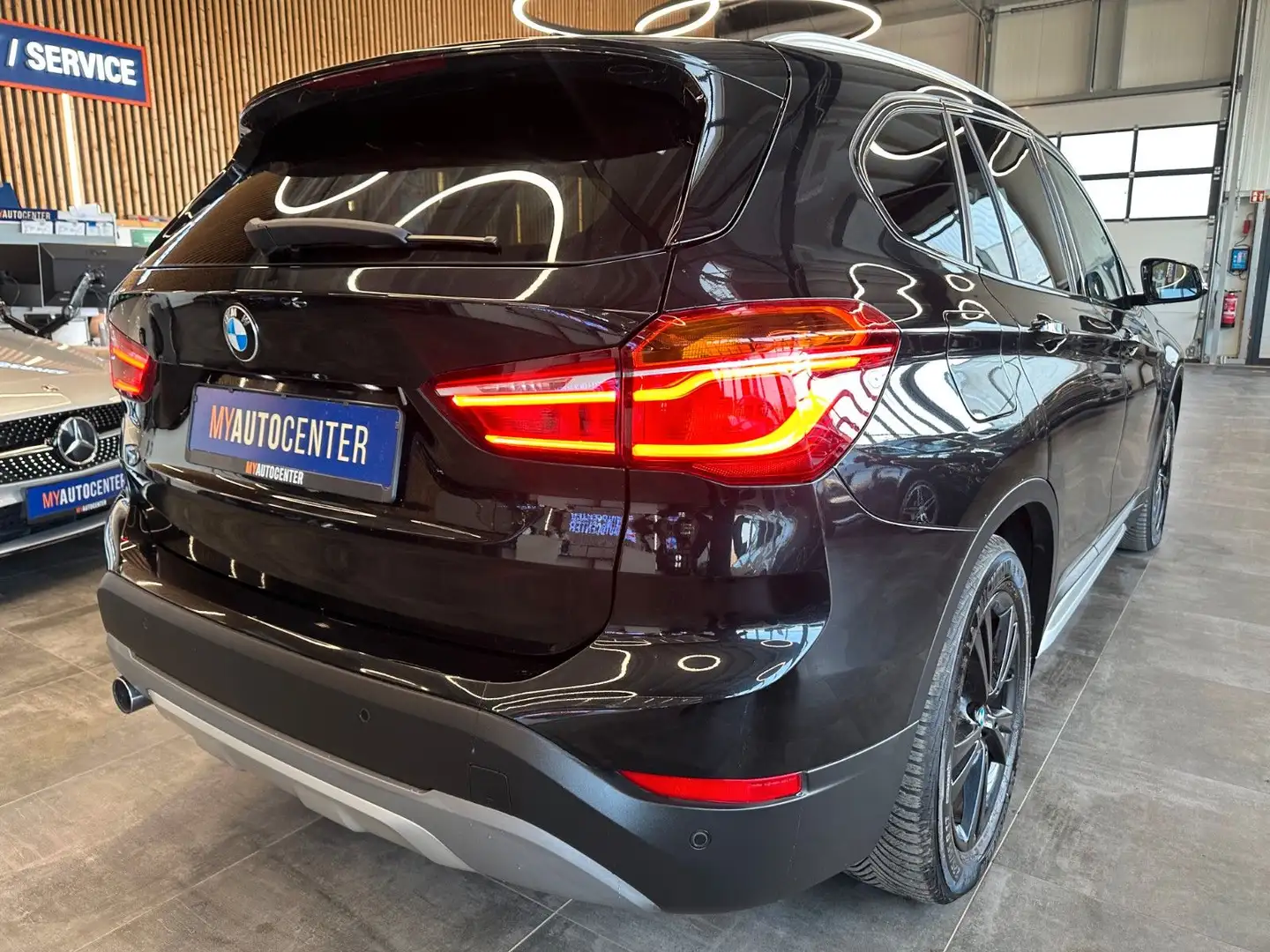 BMW X1 xDrive 18 d xLine *LED*TEMPOMAT*PDC*NAVI*HDC* Schwarz - 2
