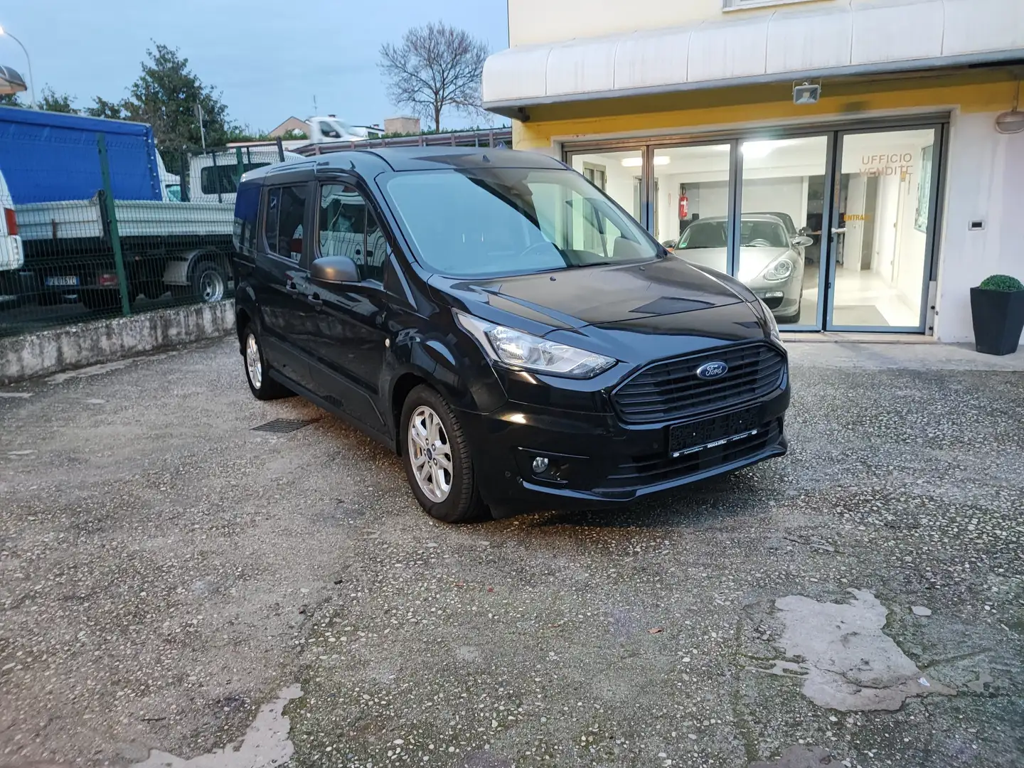Ford Grand Tourneo 7 Posti  Euro 6 Gancio Traino Noir - 1