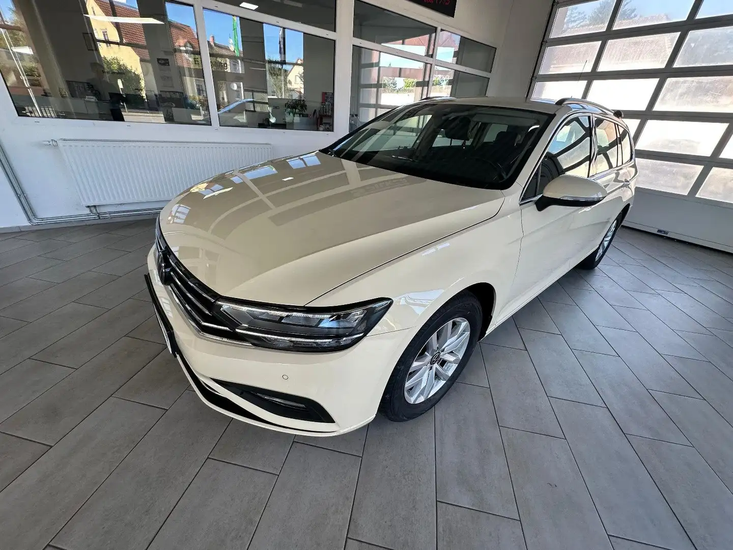 Volkswagen Passat Variant Business LED / DSG Beige - 2