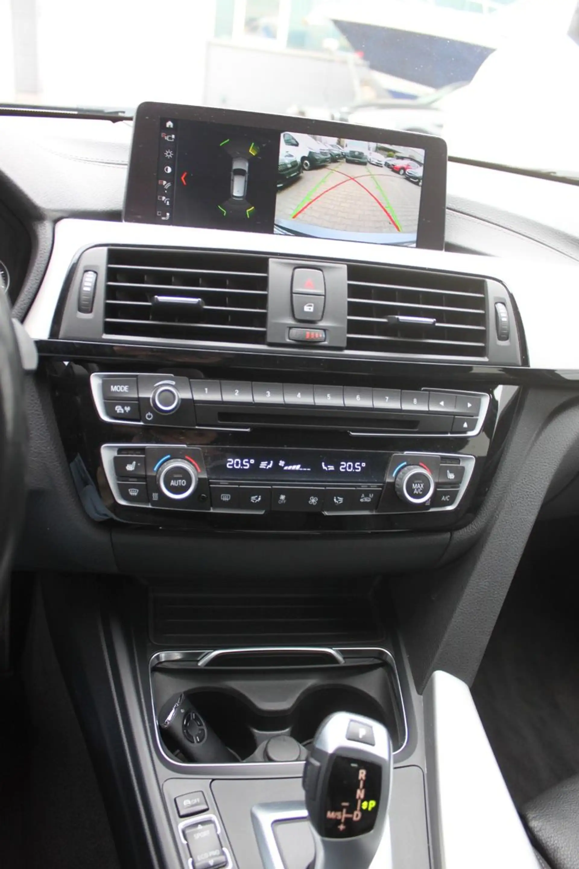 BMW 320 d Touring Sport Line Shadow M Lenker HUD — photo 13