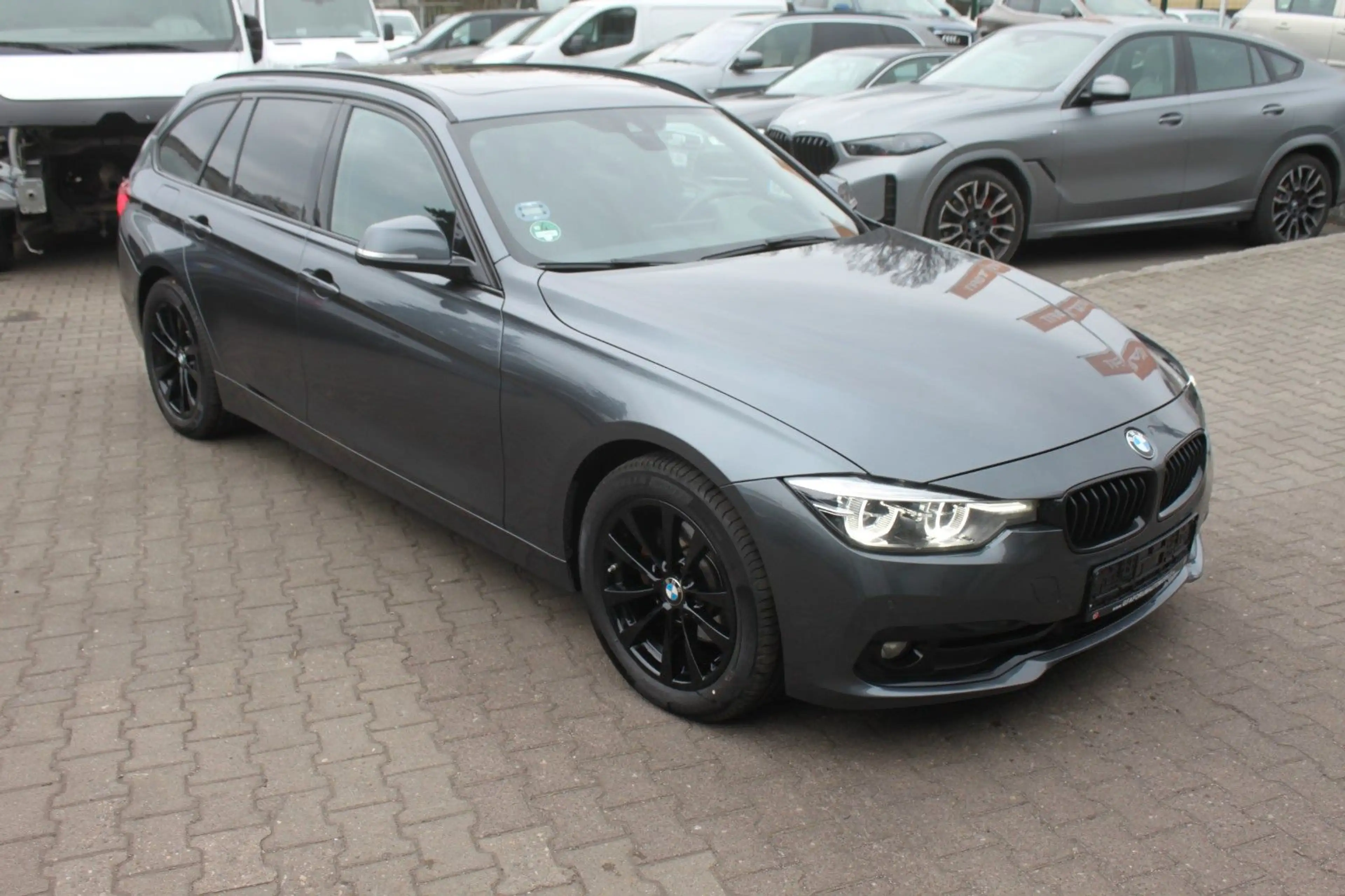 BMW 320 d Touring Sport Line Shadow M Lenker HUD — photo 2