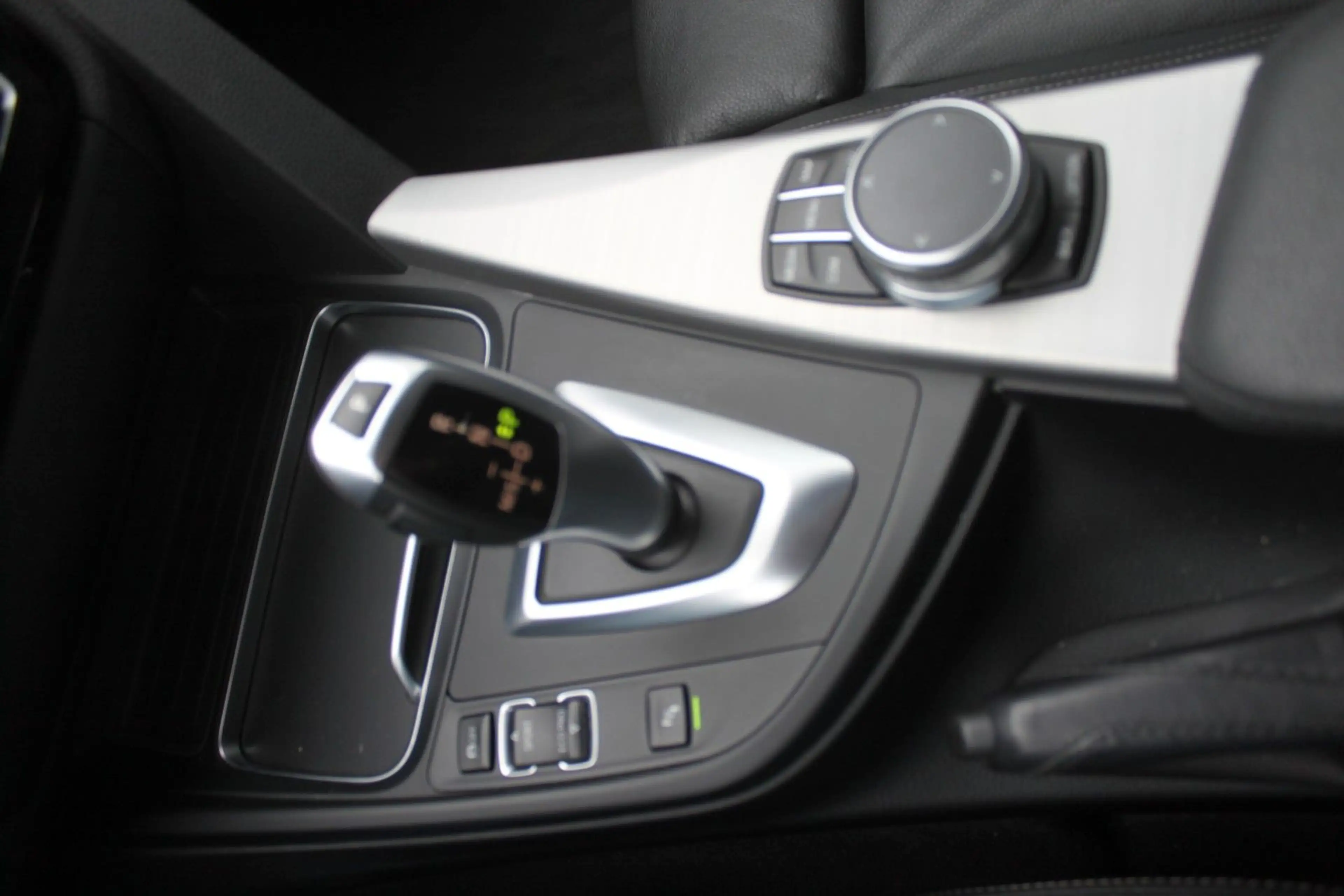 BMW 320 d Touring Sport Line Shadow M Lenker HUD — photo 14