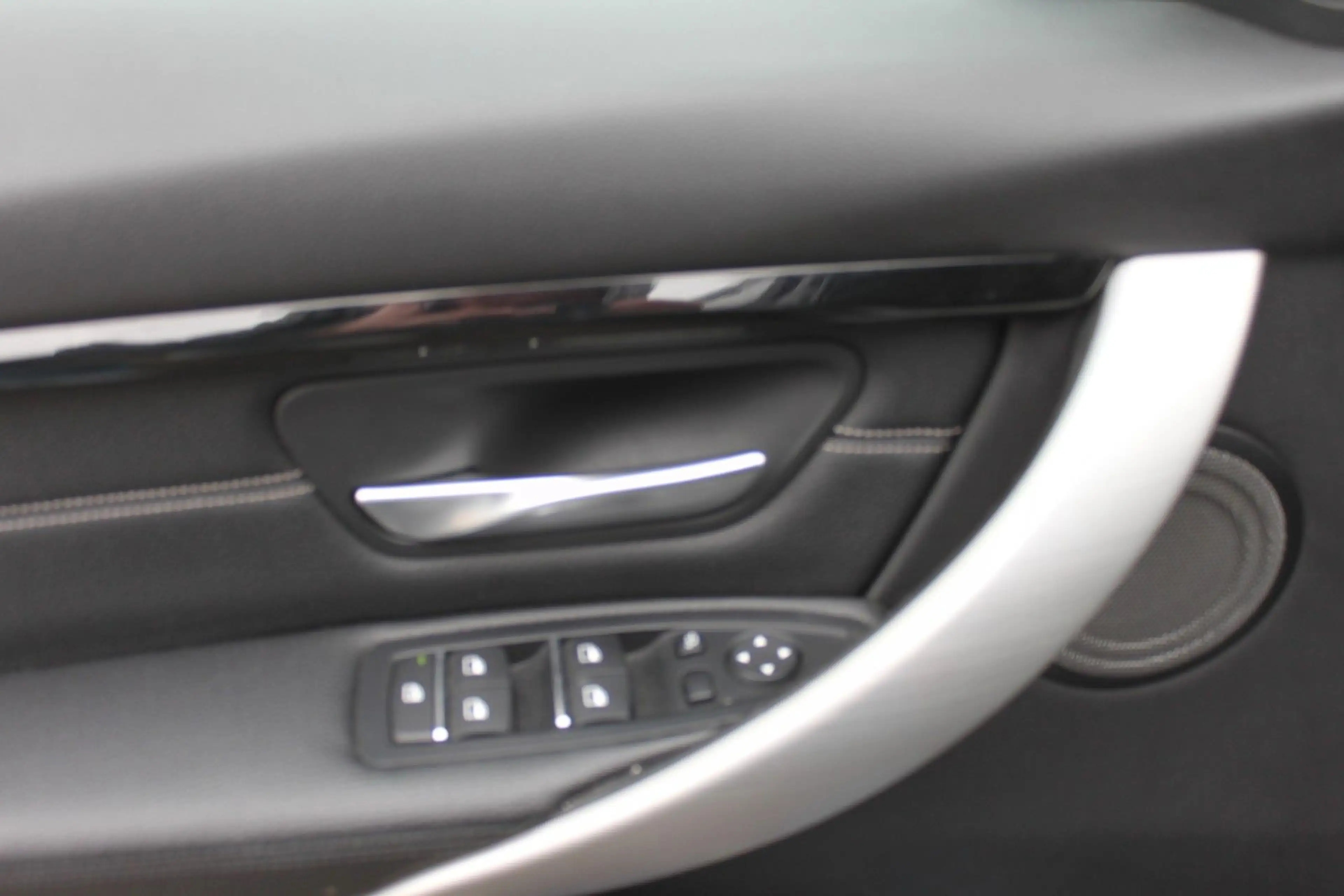BMW 320 d Touring Sport Line Shadow M Lenker HUD — photo 9