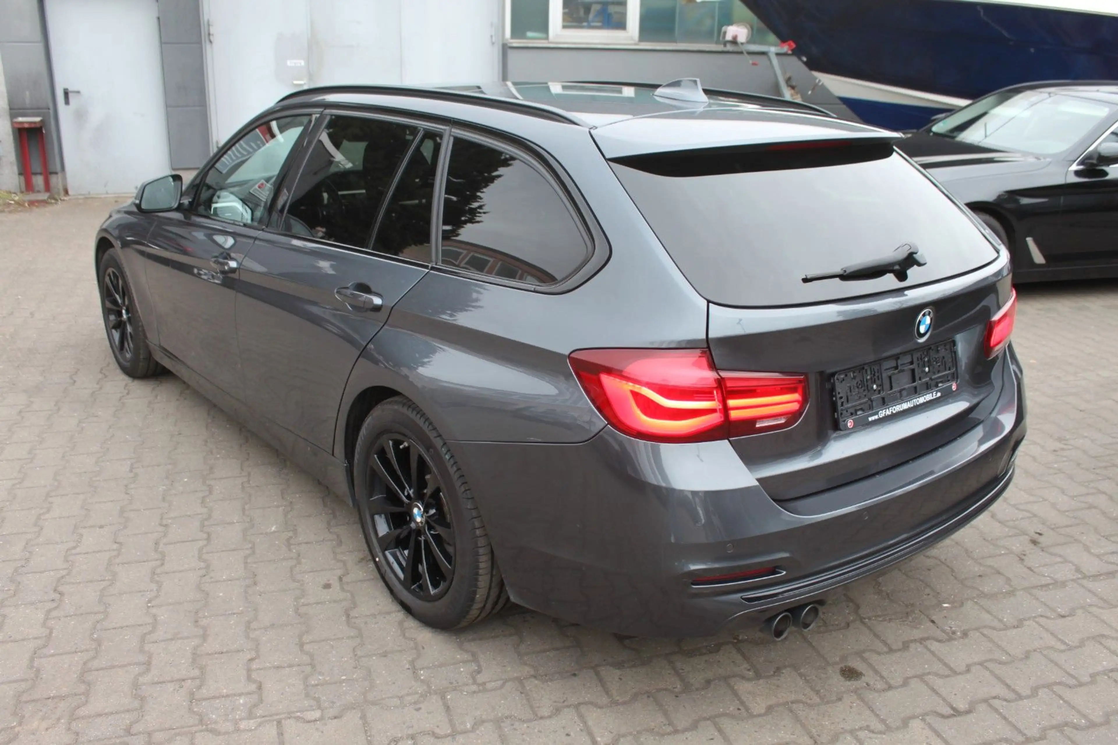 BMW 320 d Touring Sport Line Shadow M Lenker HUD — photo 4