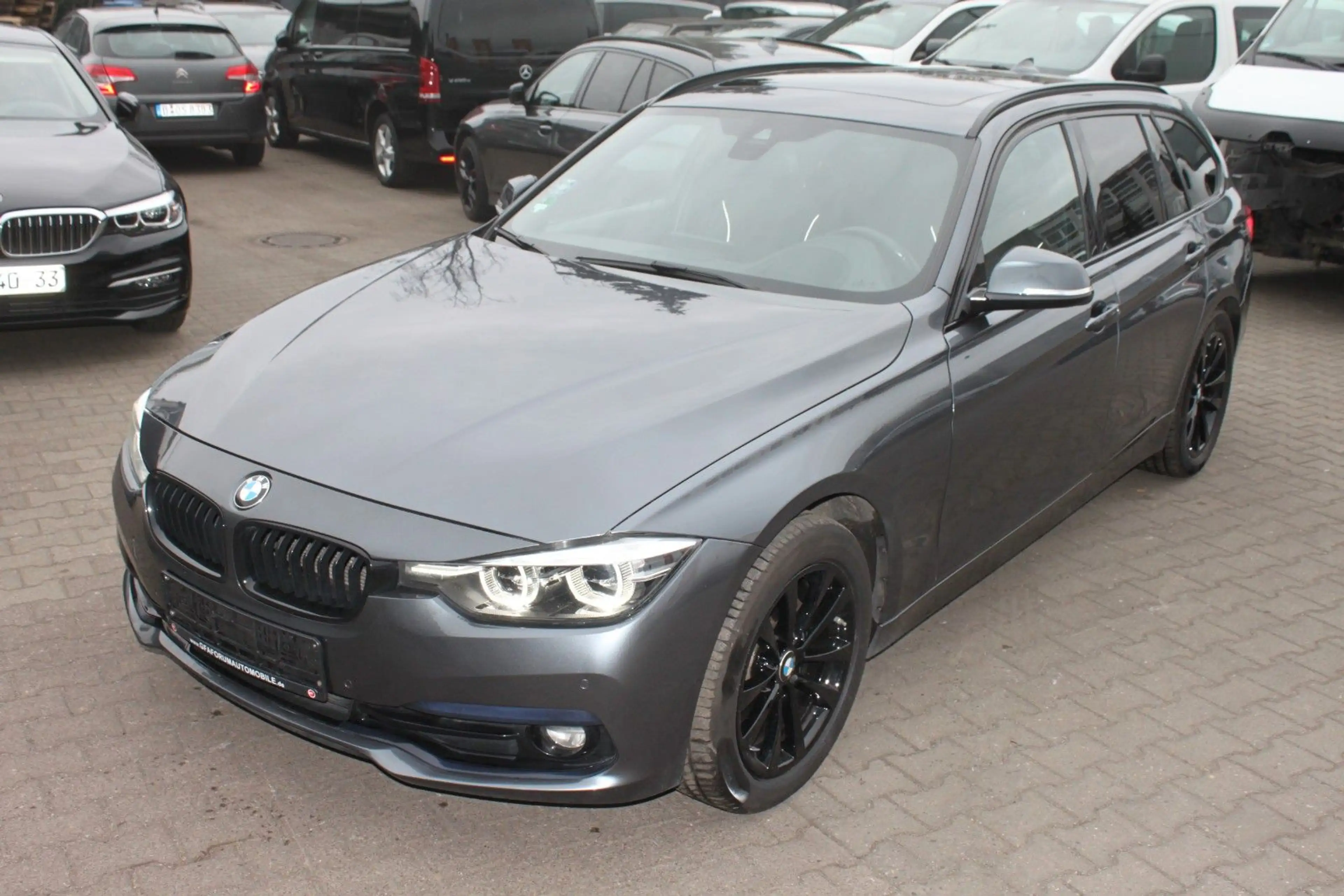 BMW 320 d Touring Sport Line Shadow M Lenker HUD