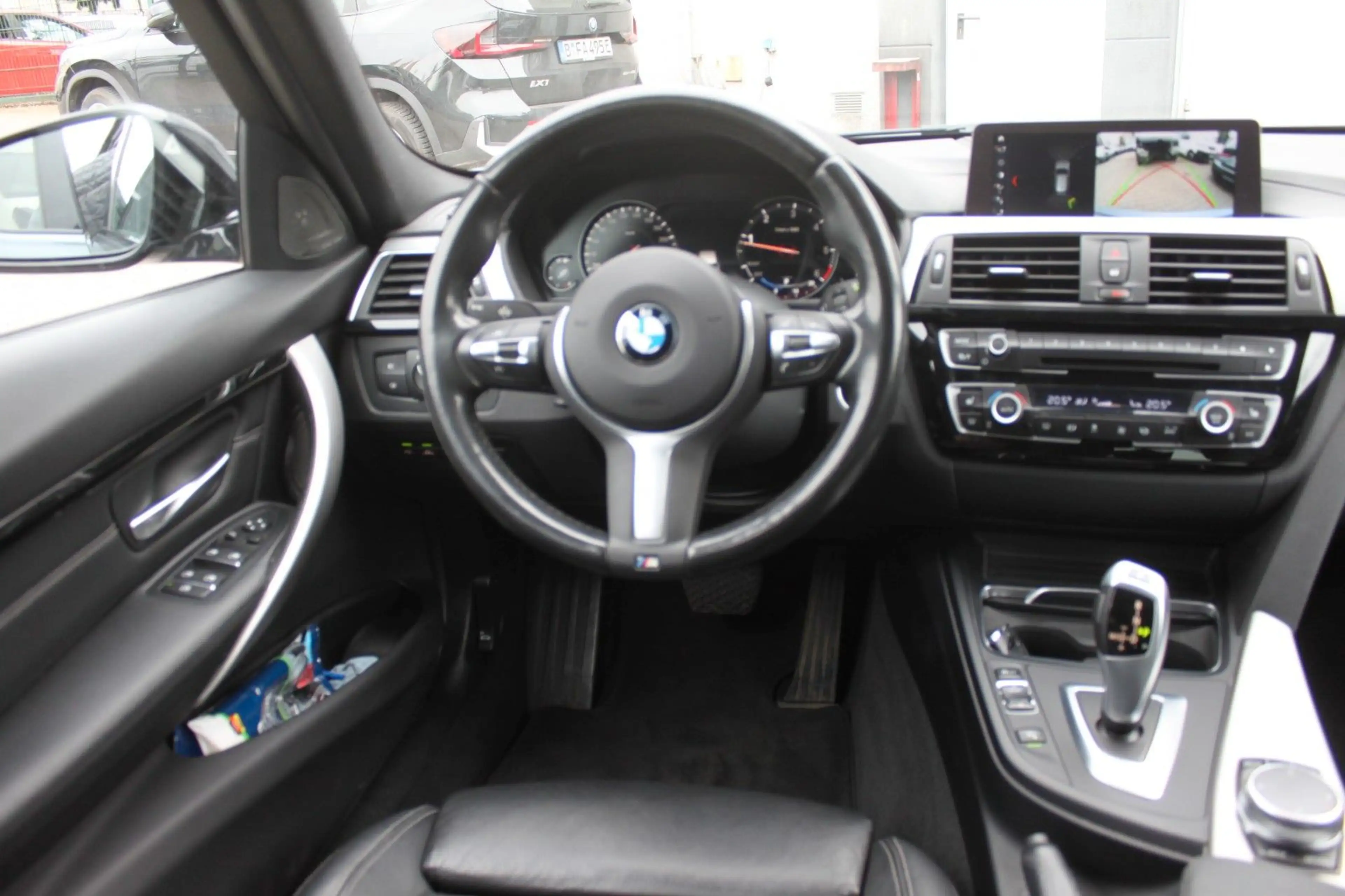 BMW 320 d Touring Sport Line Shadow M Lenker HUD — photo 7