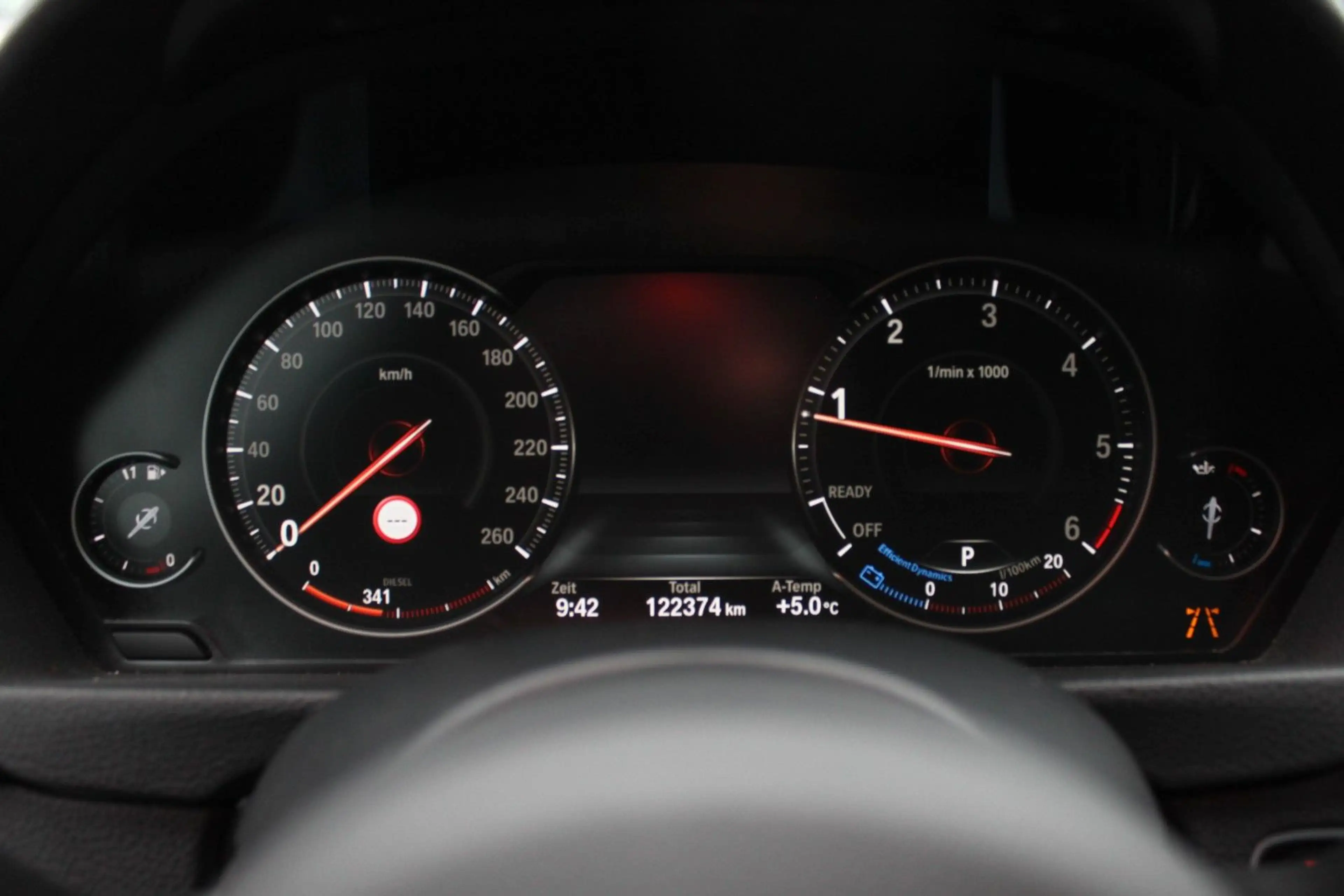 BMW 320 d Touring Sport Line Shadow M Lenker HUD — photo 12