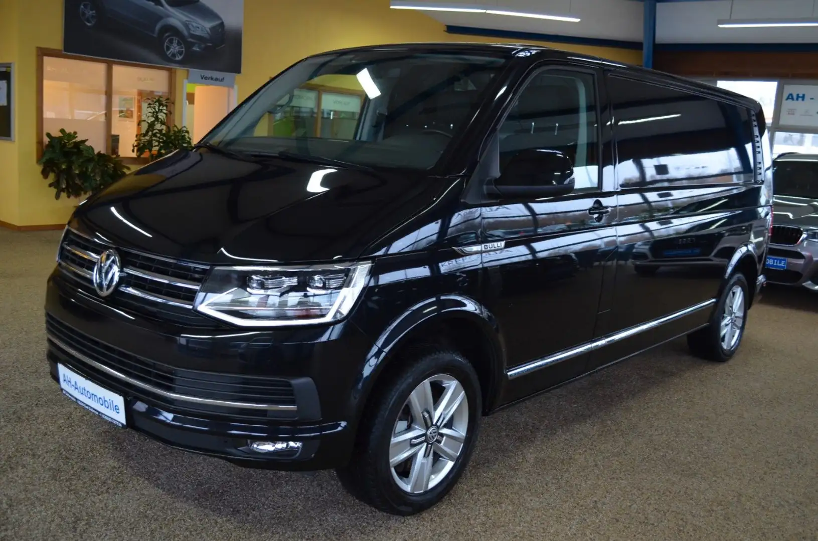 Volkswagen T6 Transporter Kasten-Kombi Lang AUTOMATIK / NAV Schwarz - 1