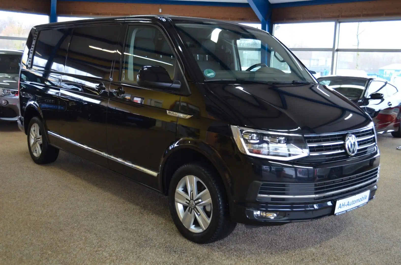 Volkswagen T6 Transporter Kasten-Kombi Lang AUTOMATIK / NAV Schwarz - 2
