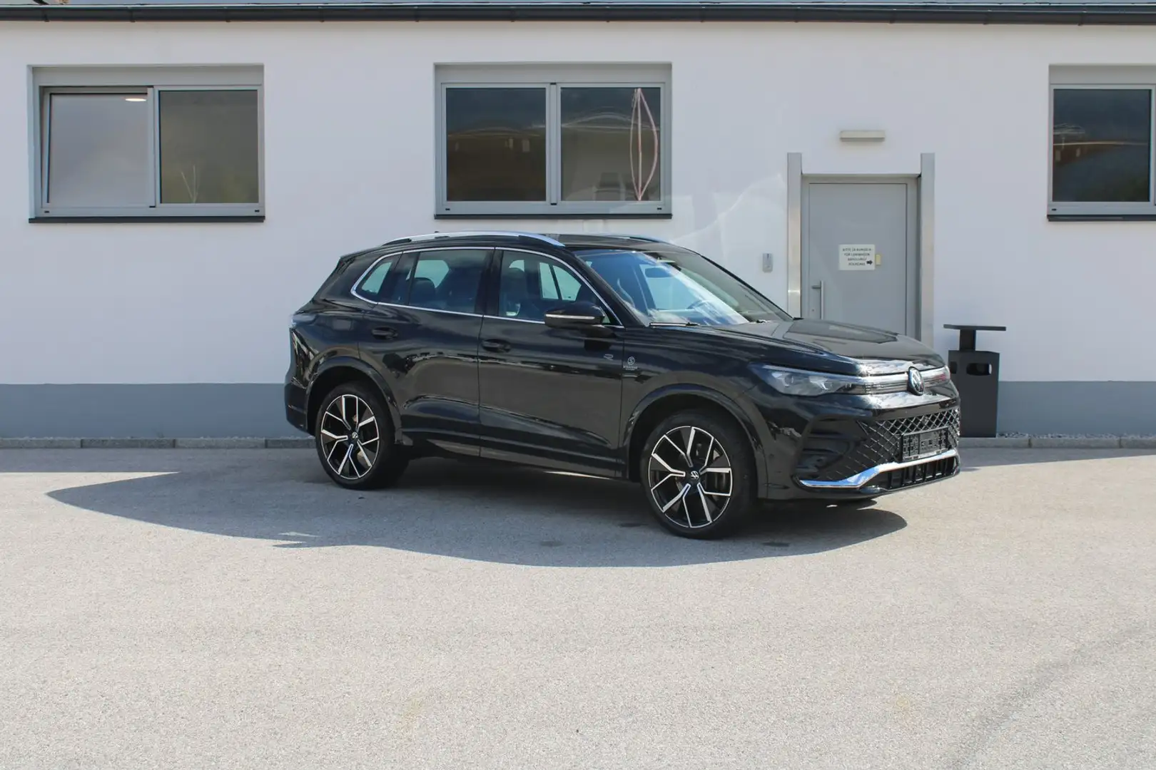Volkswagen Tiguan Sport TDI 4MOTION DSG Schwarz - 1
