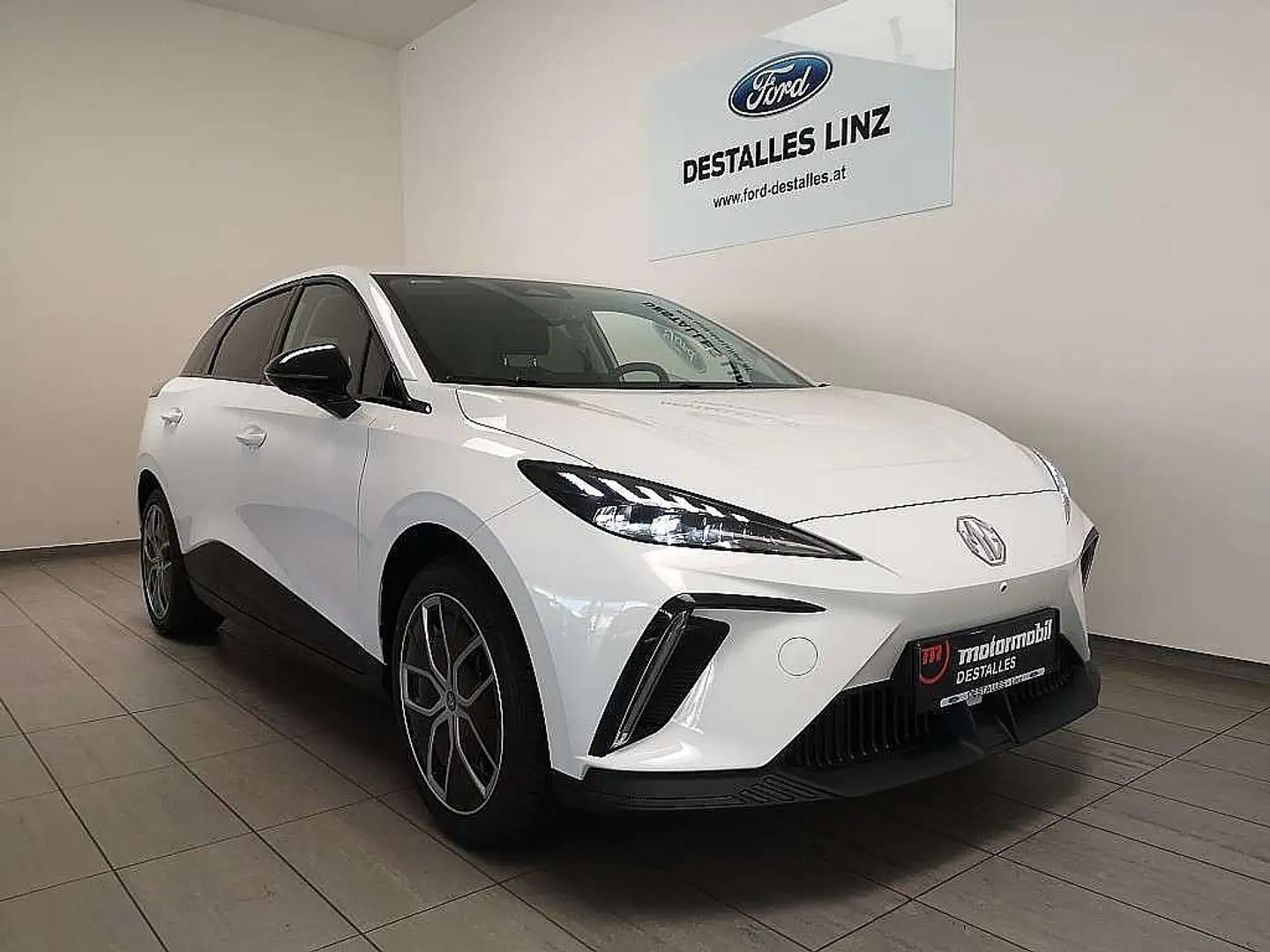 MG MG4 EV 64 kWh Luxury Weiß - 1
