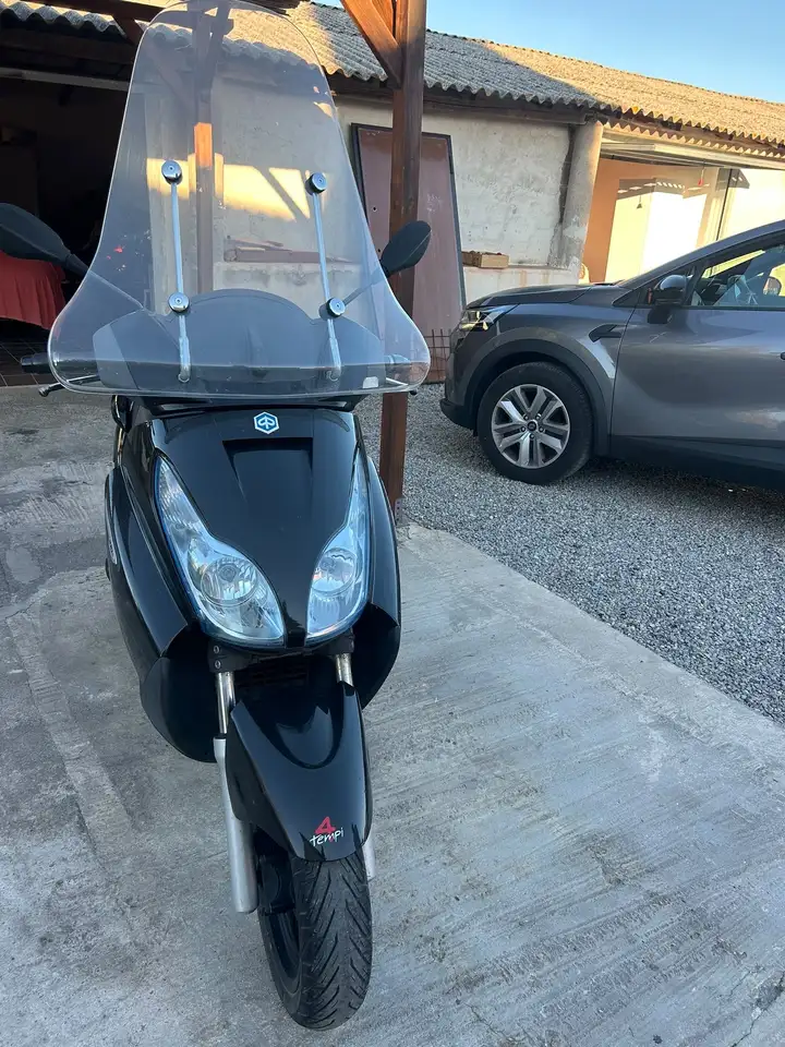 Piaggio X 7