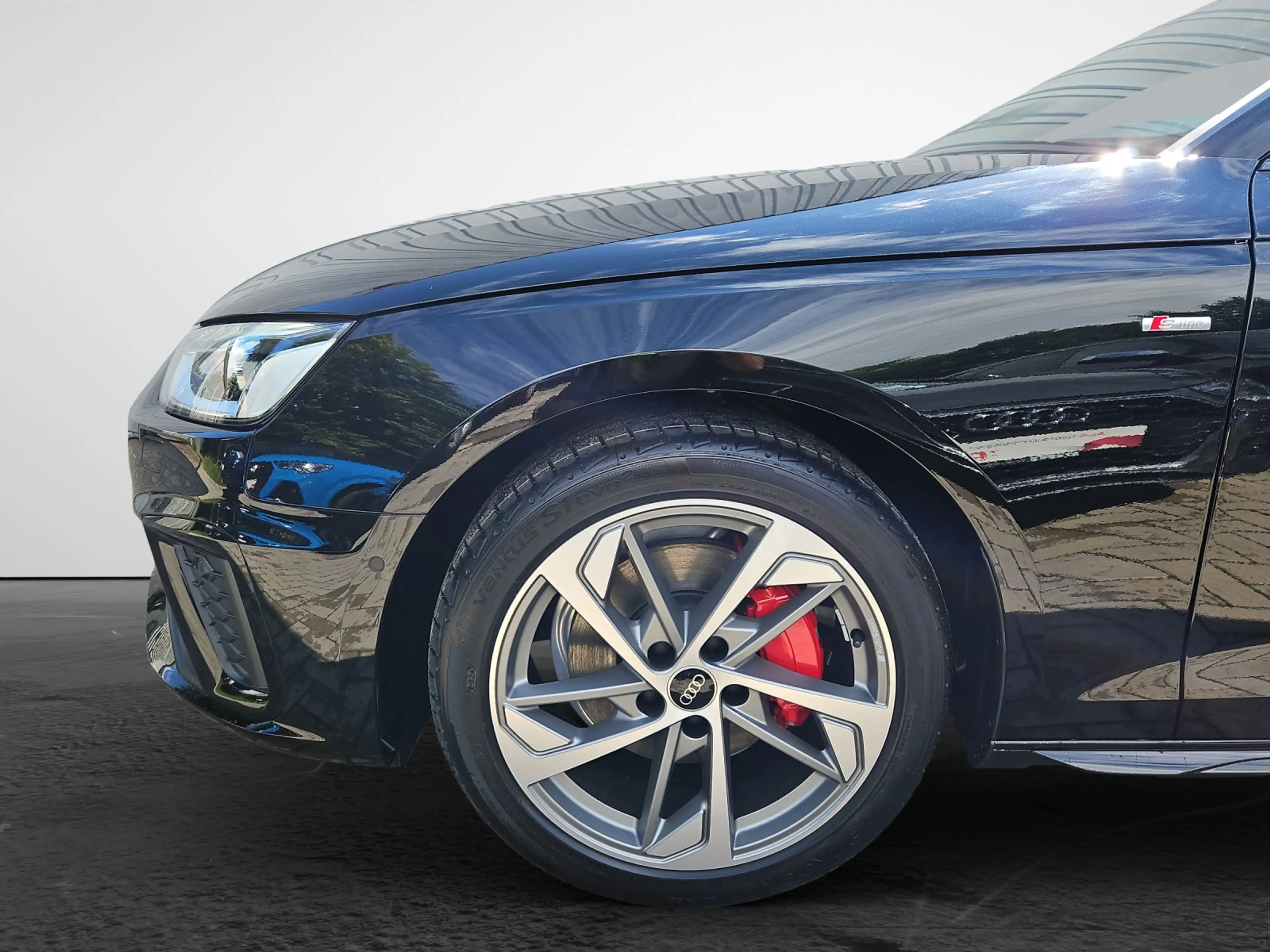 Audi A4 Avant 40 TFSI S tronic S line AHK Navi Pano LED... — photo 5