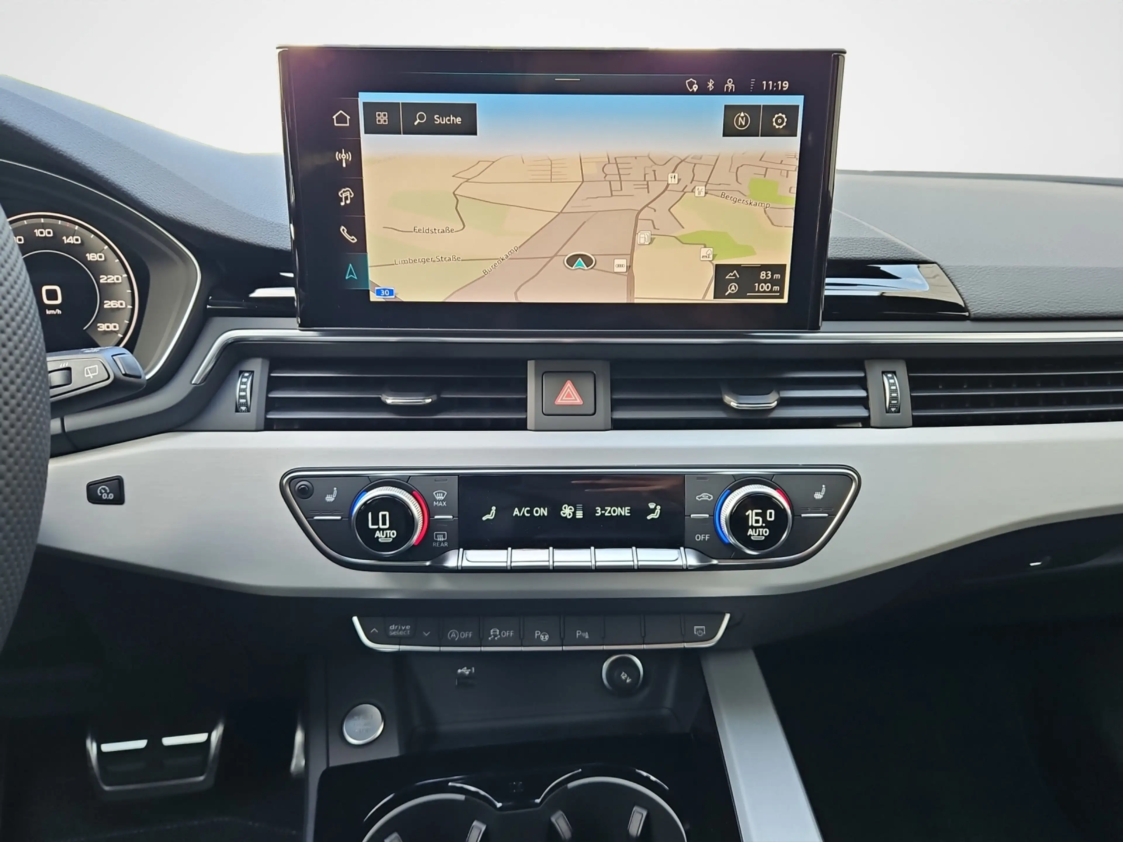 Audi A4 Avant 40 TFSI S tronic S line AHK Navi Pano LED... — photo 10