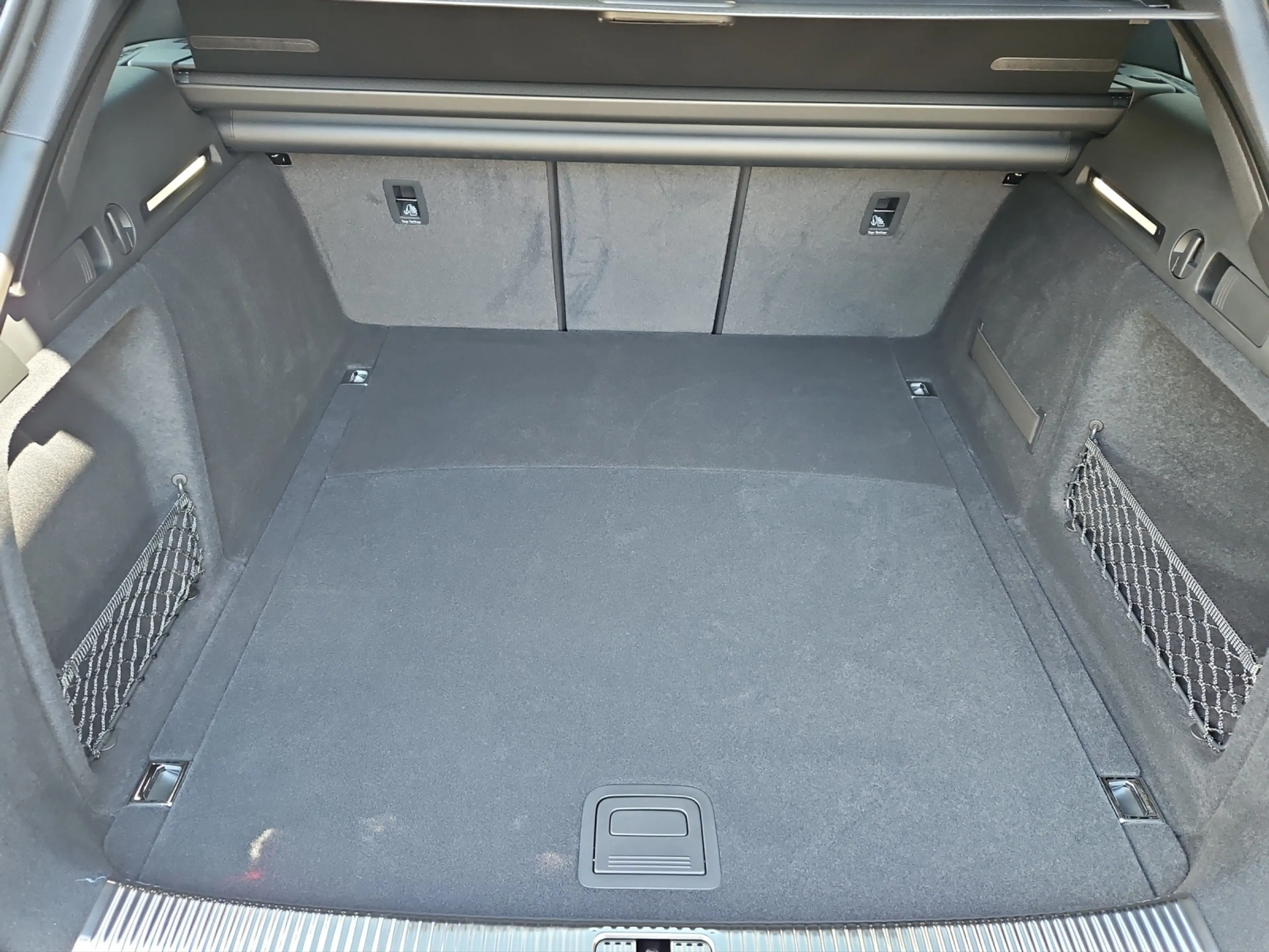 Audi A4 Avant 40 TFSI S tronic S line AHK Navi Pano LED... — photo 12