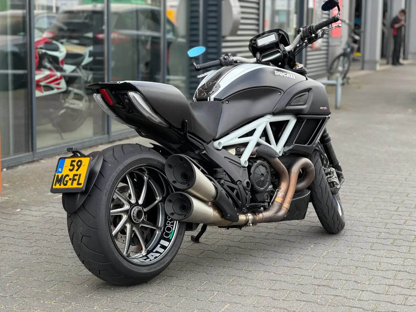 Ducati Diavel Tour Carbon|Quickshift|Garmin|Rizoma spiegels - 2
